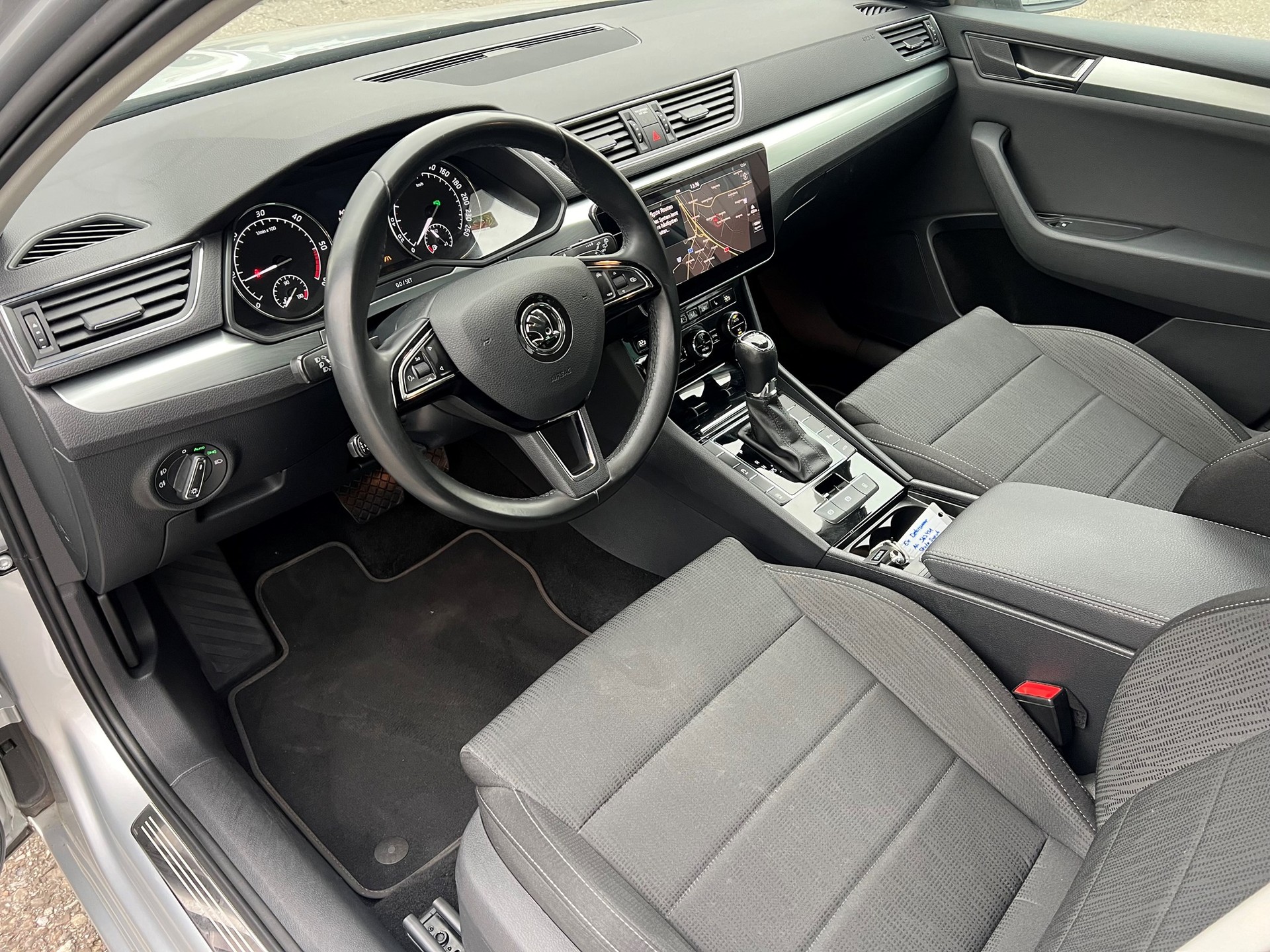 SKODA Superb Combi 2.0 TDi Ambition 4x4 DSG-image-7