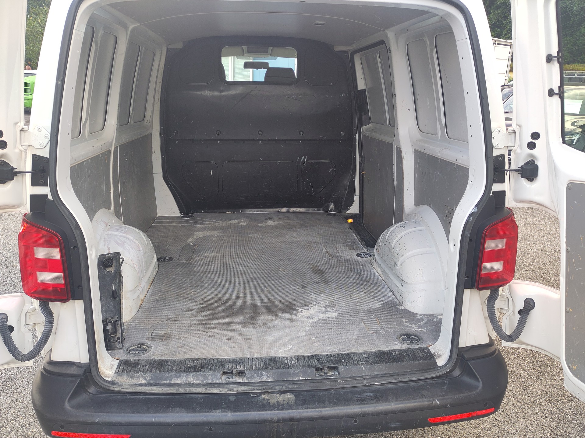 VW T6 2.0 TDI Entry-image-7