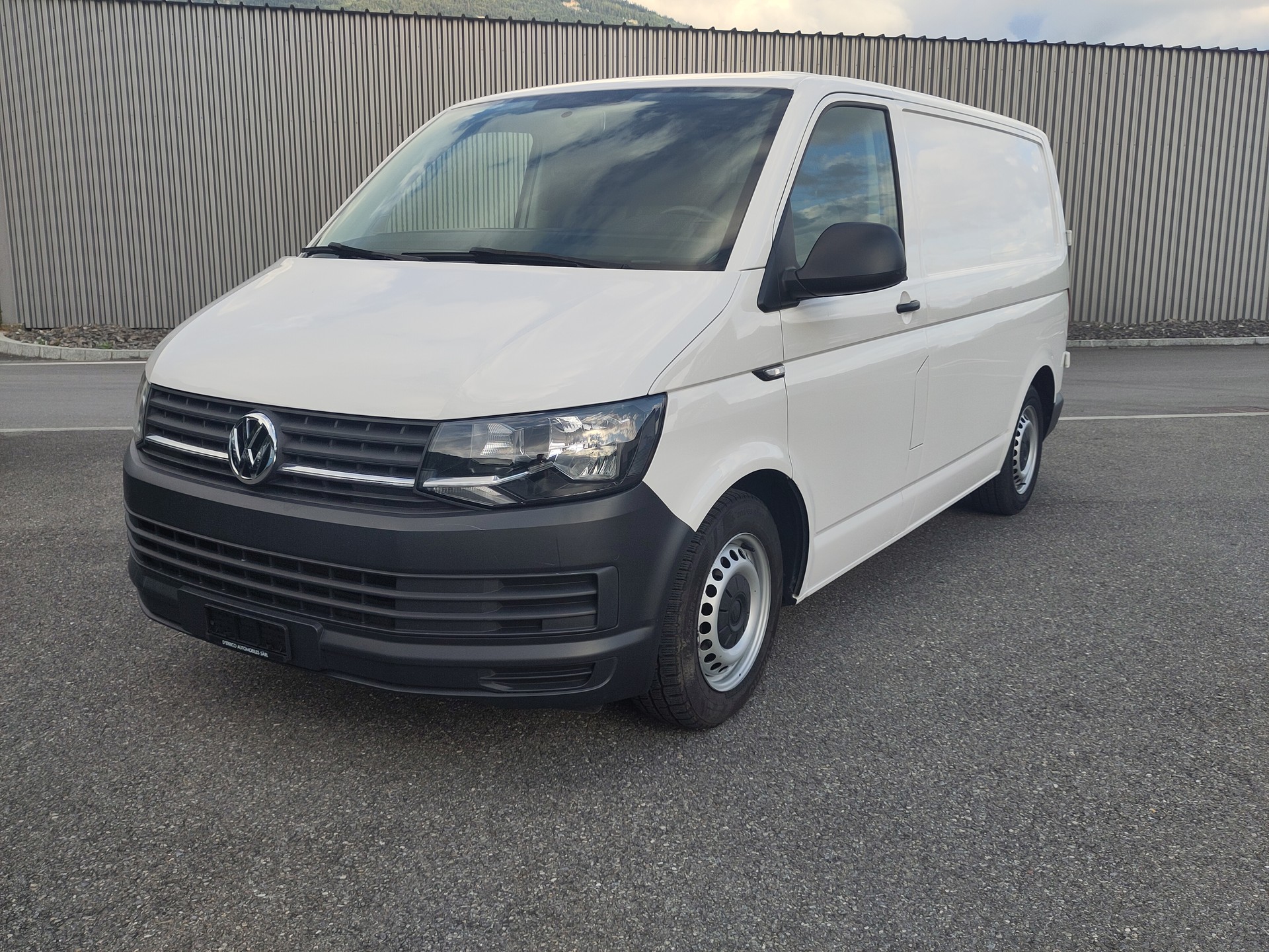 VW T6 2.0 TDI Entry-showroom-element-1