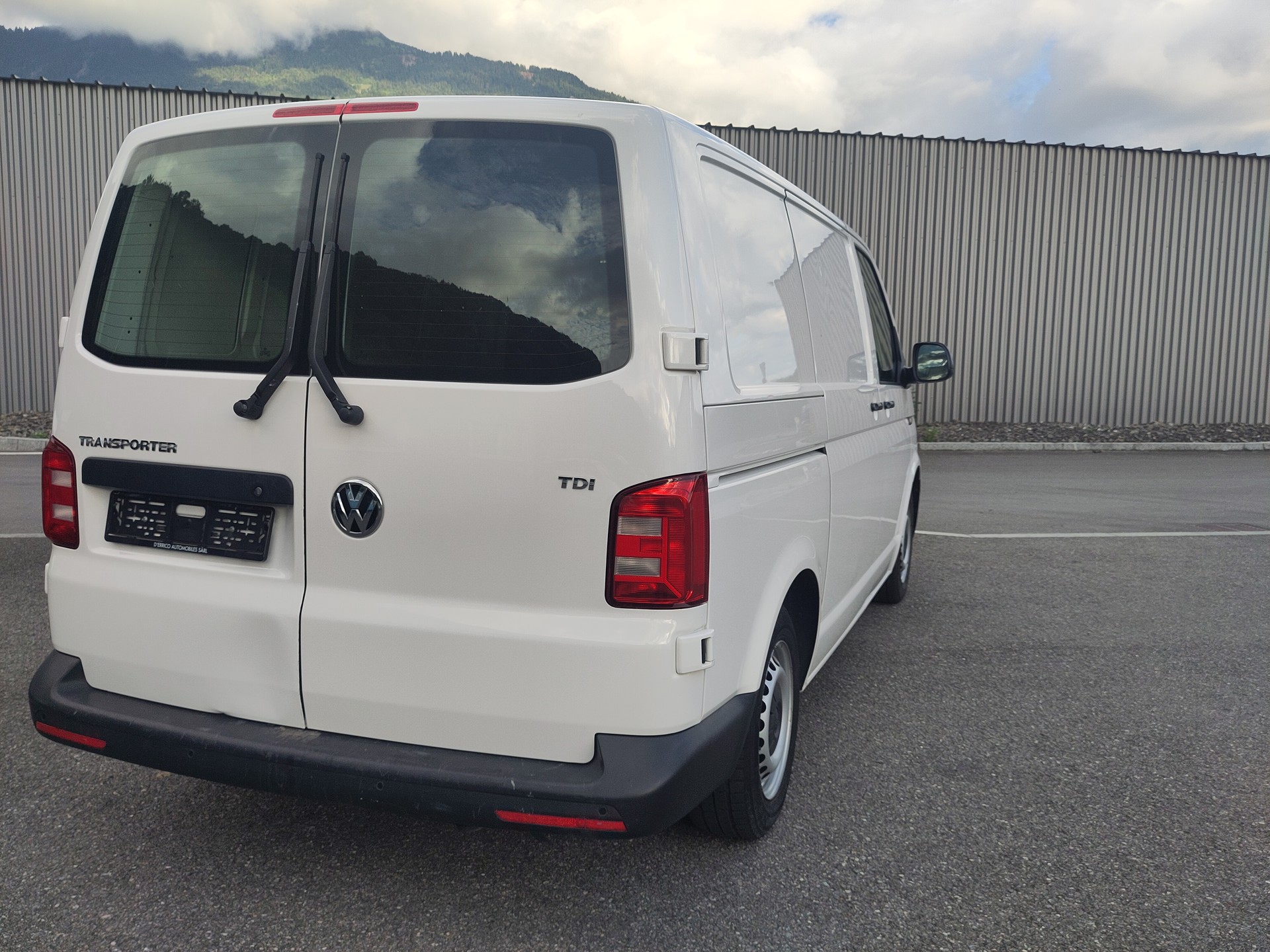 VW T6 2.0 TDI Entry-showroom-element-3