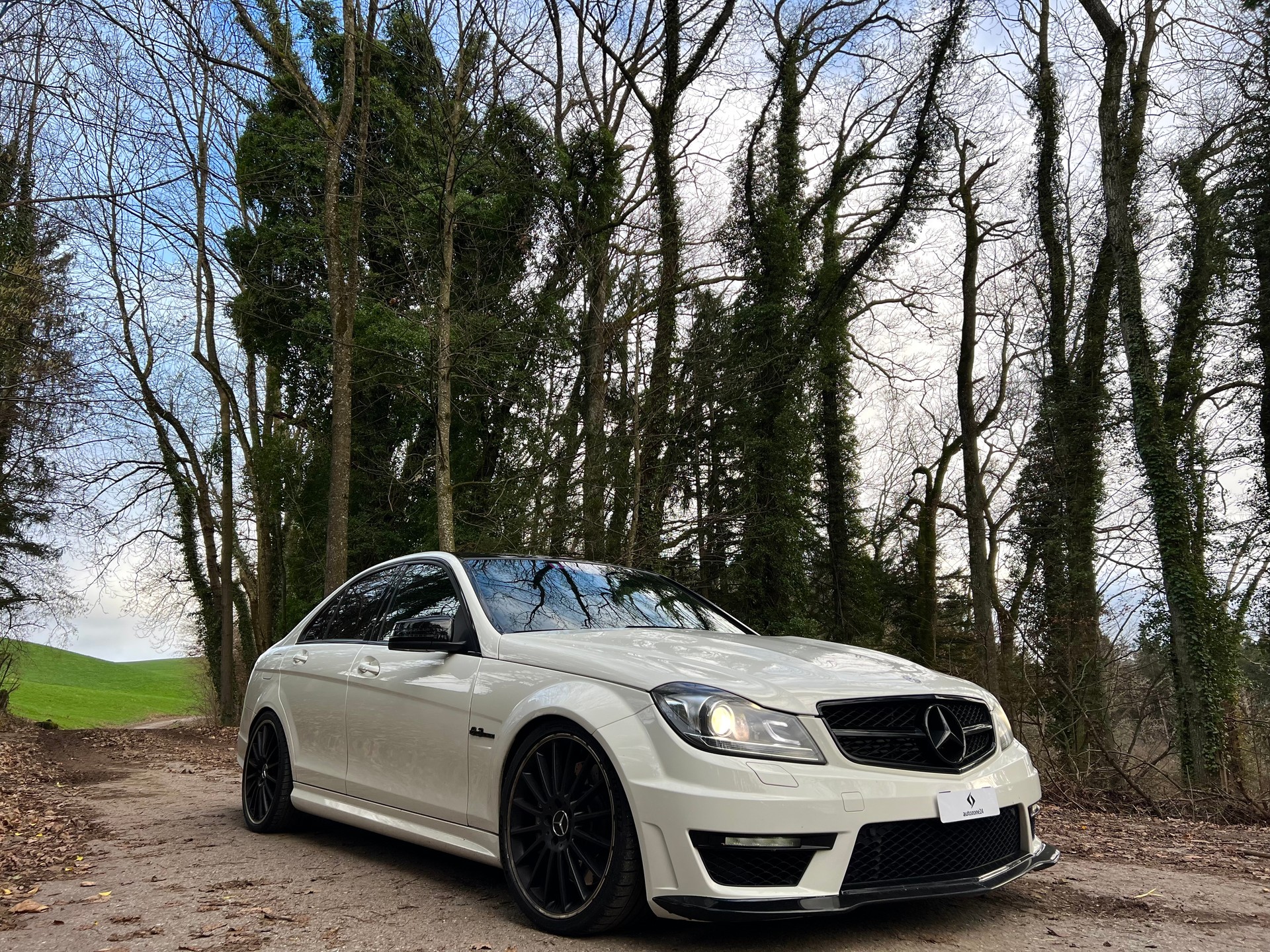 MERCEDES-BENZ C 63 AMG V8-image-2