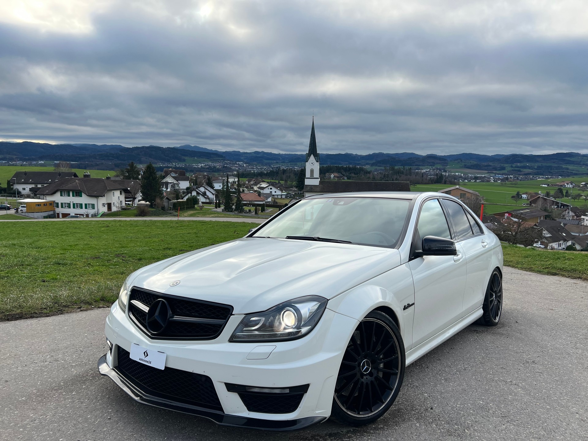 MERCEDES-BENZ C 63 AMG V8-image-8