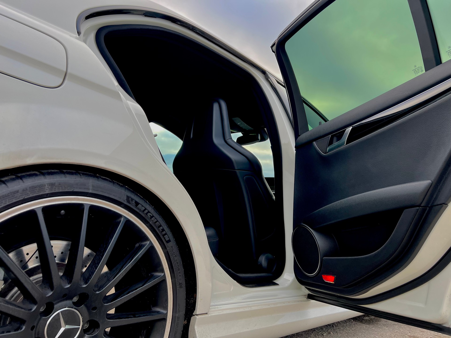MERCEDES-BENZ C 63 AMG V8-image-10
