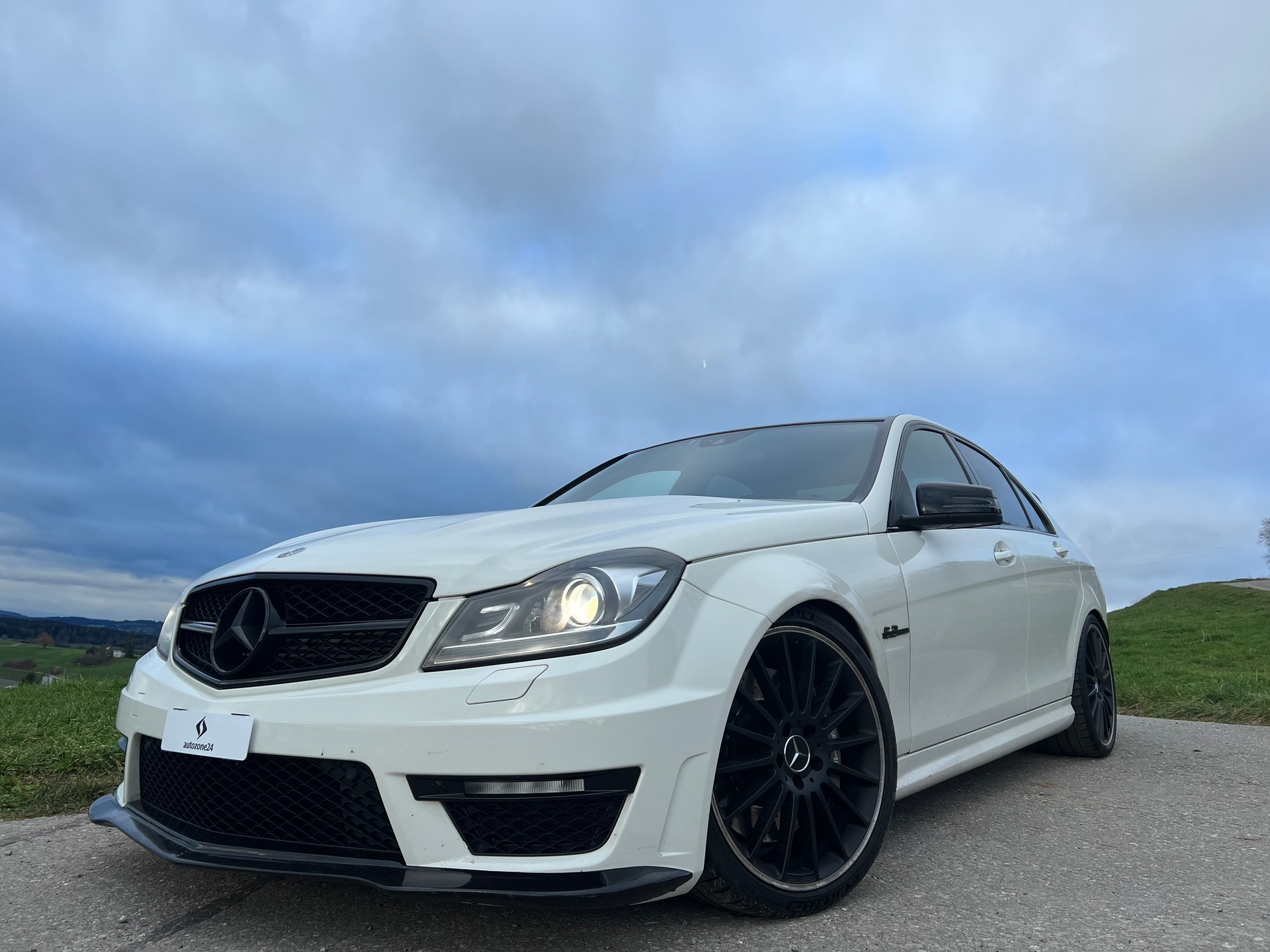 MERCEDES-BENZ C 63 AMG V8-image-3
