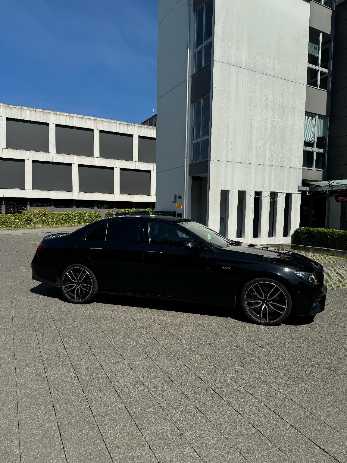 MERCEDES-BENZ AMG E 53 4Matic+ Speedshift 9G-TCT-image-4