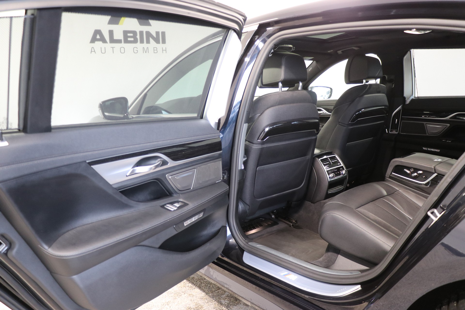 BMW 730Ld xDrive M-Sport Steptronic-image-13