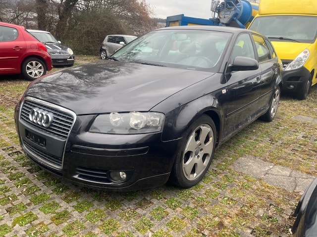 AUDI A3 Sportback 2.0 FSI Attraction-image-1