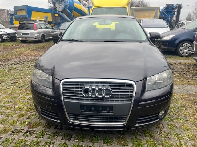 AUDI A3 Sportback 2.0 FSI Attraction-image-2