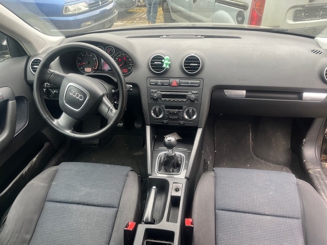 AUDI A3 Sportback 2.0 FSI Attraction-image-6