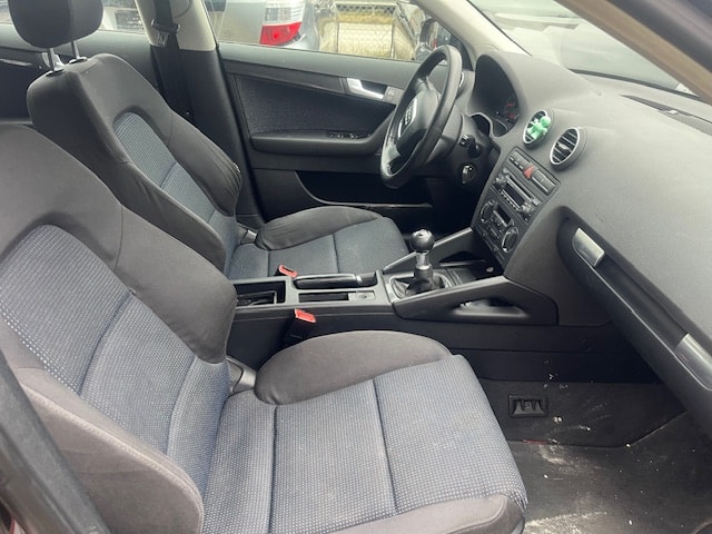 AUDI A3 Sportback 2.0 FSI Attraction-image-4