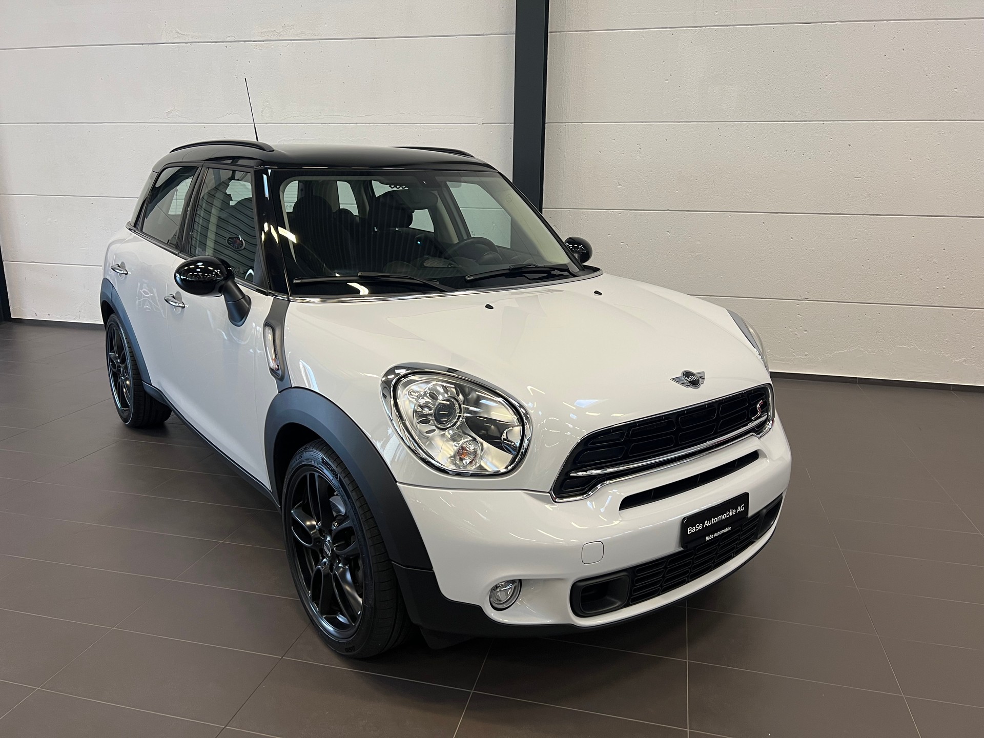 MINI Countryman Cooper S FWD Steptronic-image-1