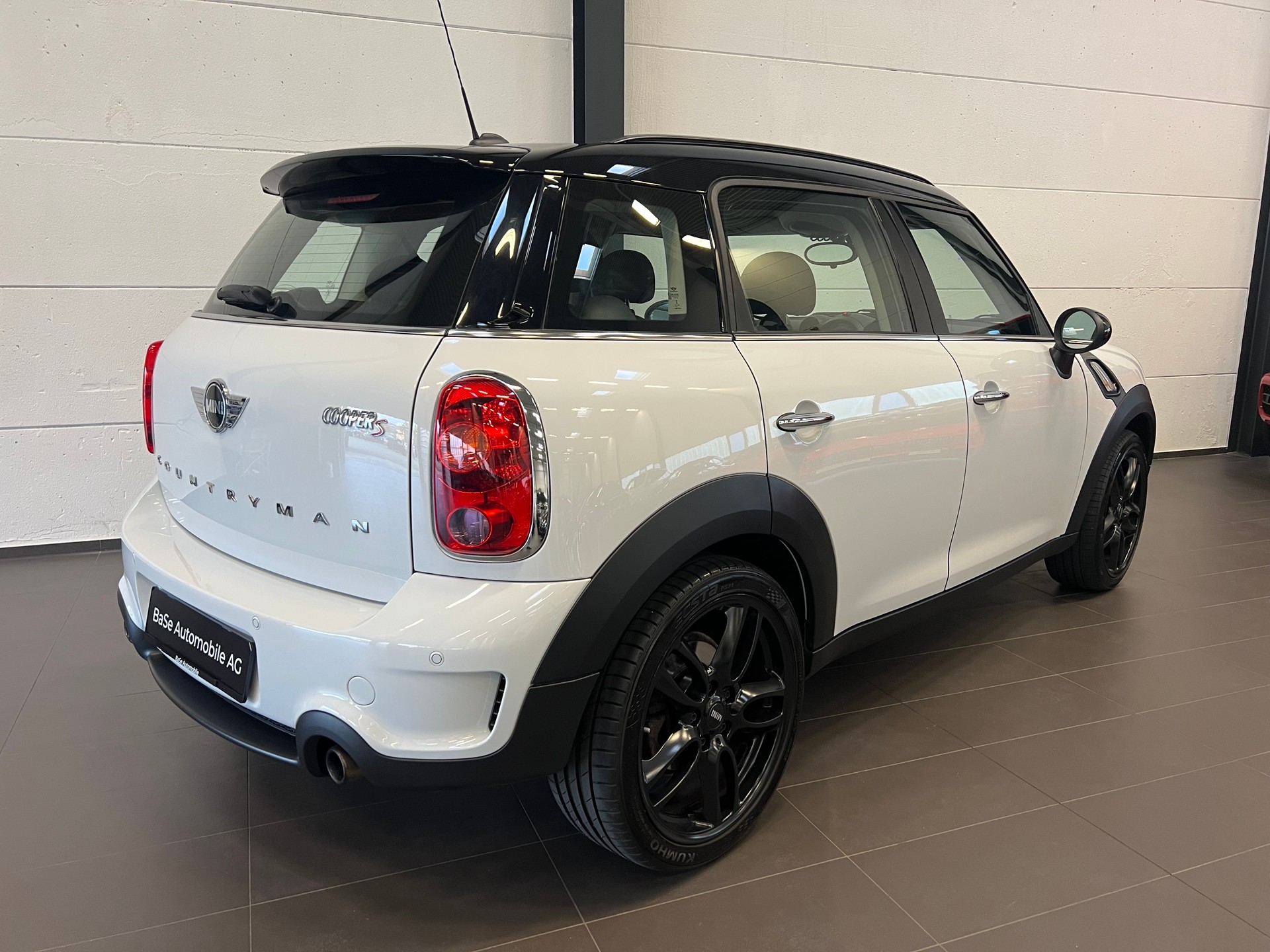 MINI Countryman Cooper S FWD Steptronic-image-10
