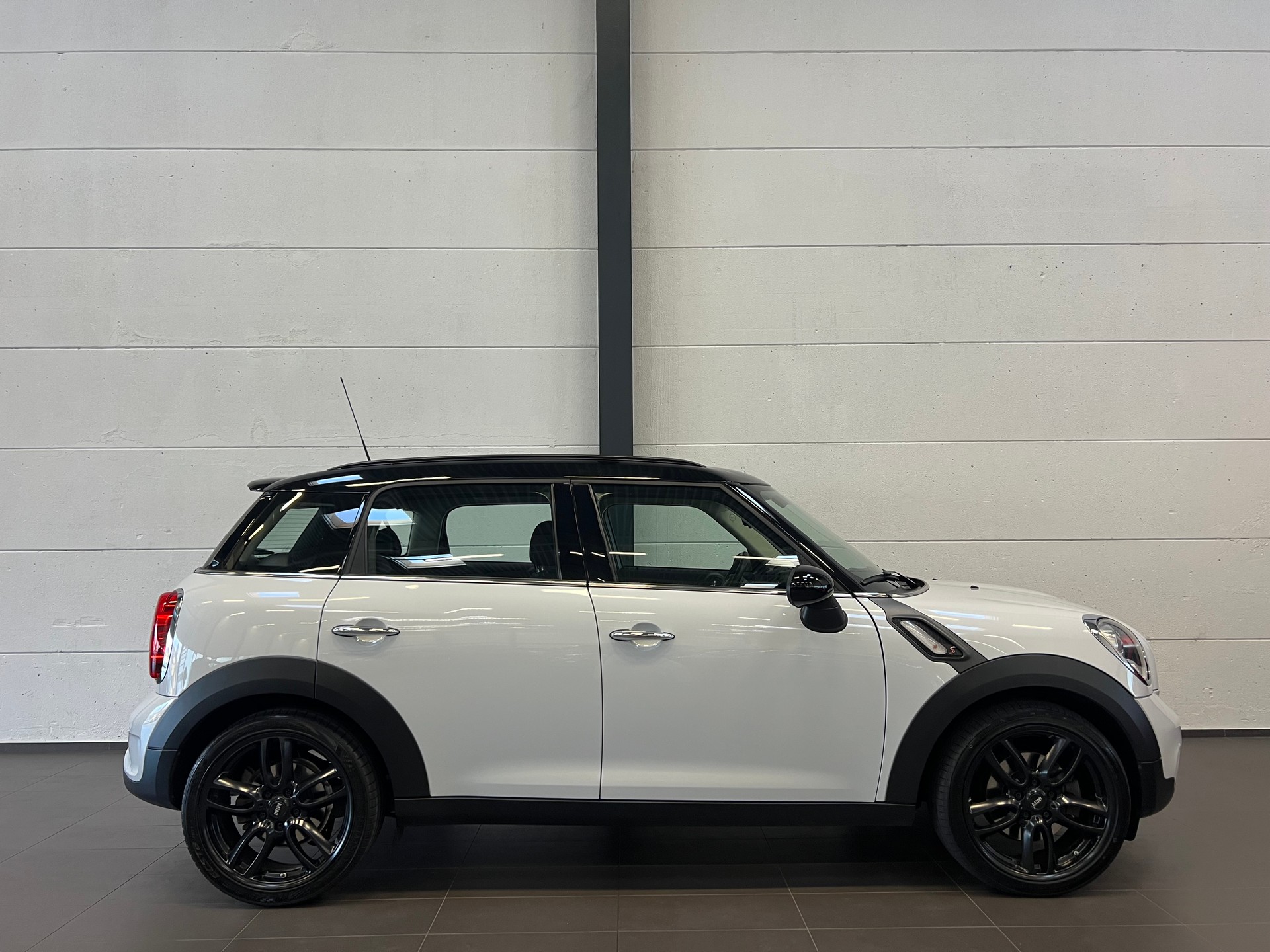 MINI Countryman Cooper S FWD Steptronic-image-9