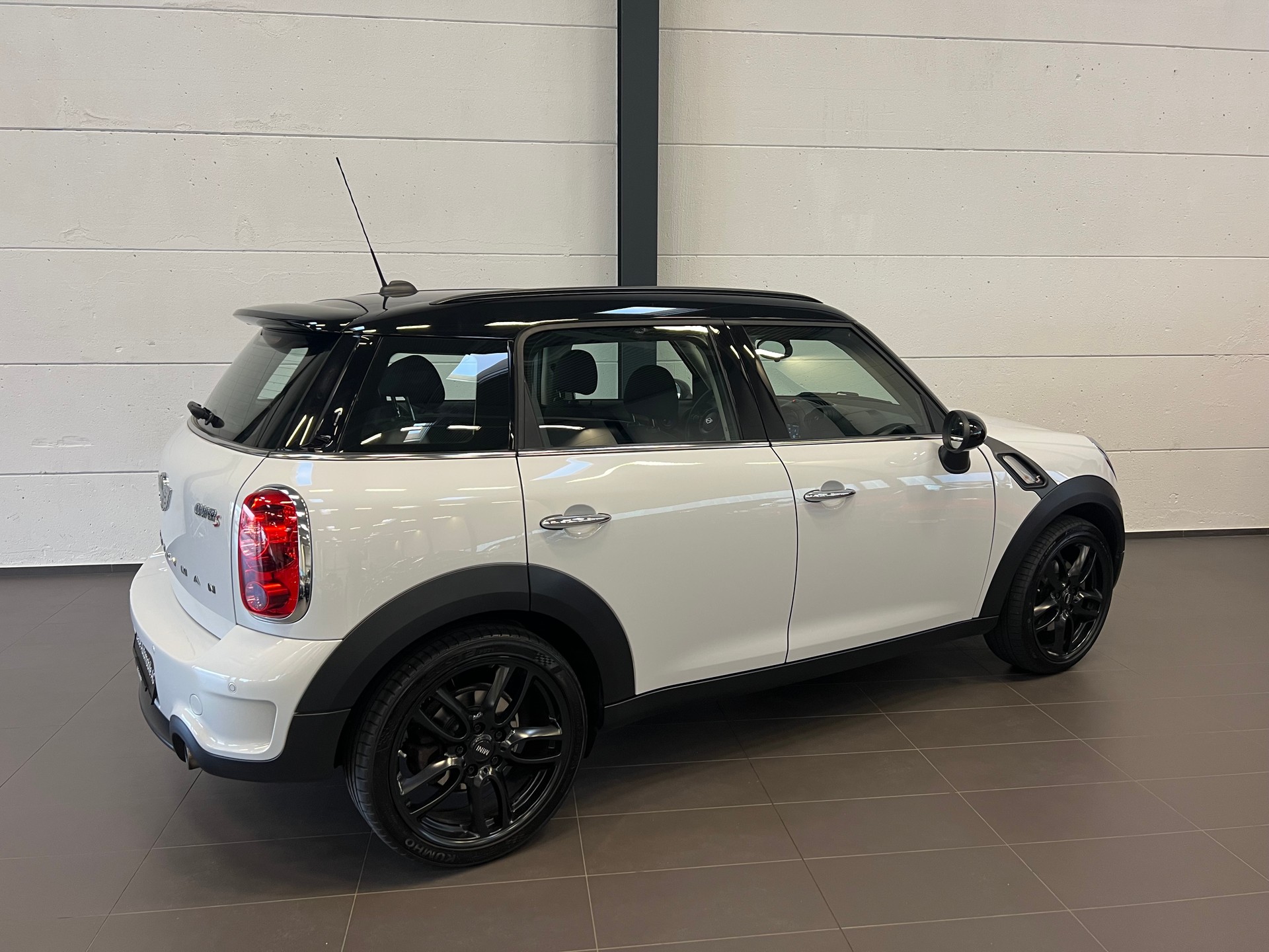 MINI Countryman Cooper S FWD Steptronic-image-12