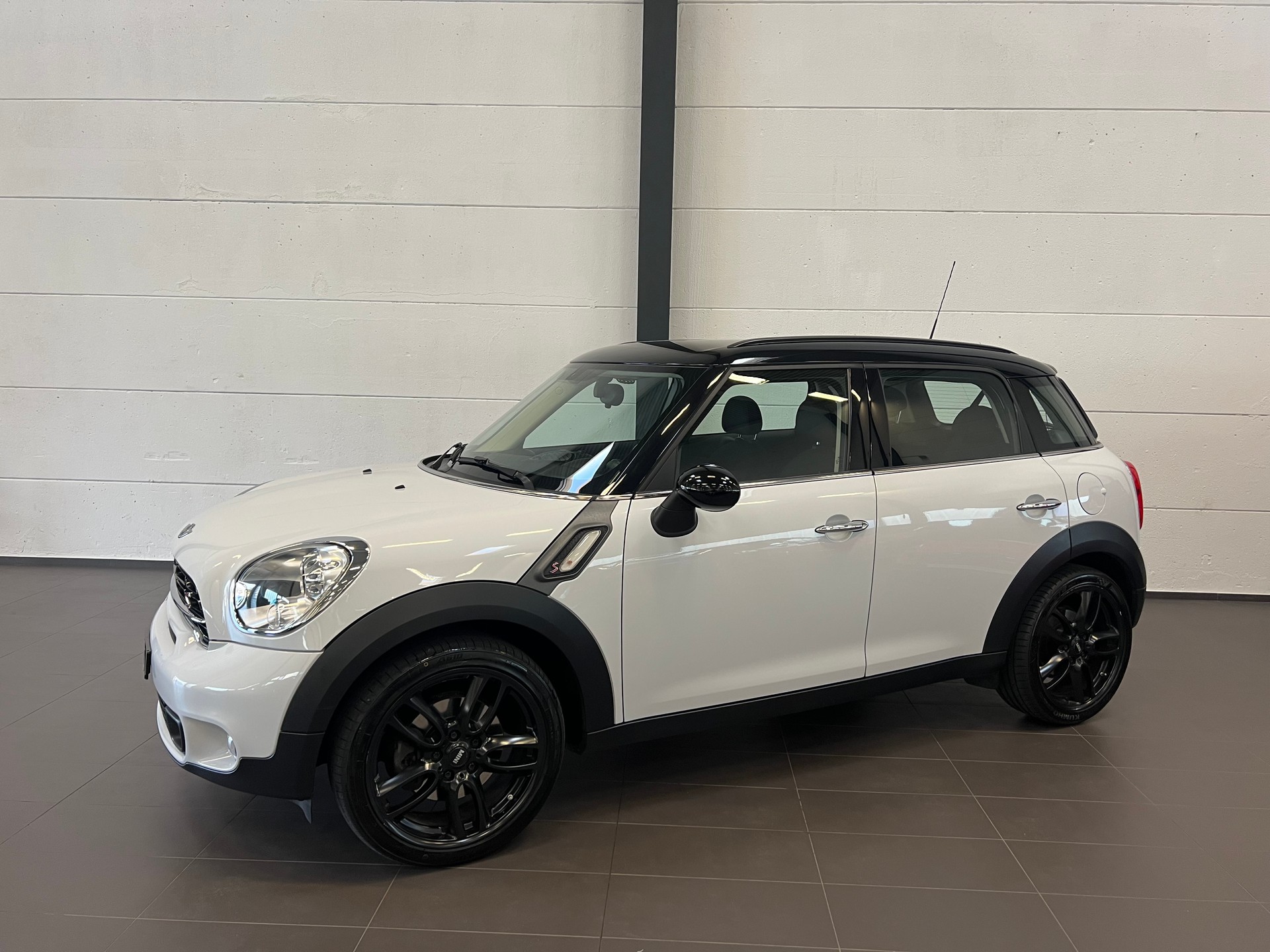 MINI Countryman Cooper S FWD Steptronic-image-4