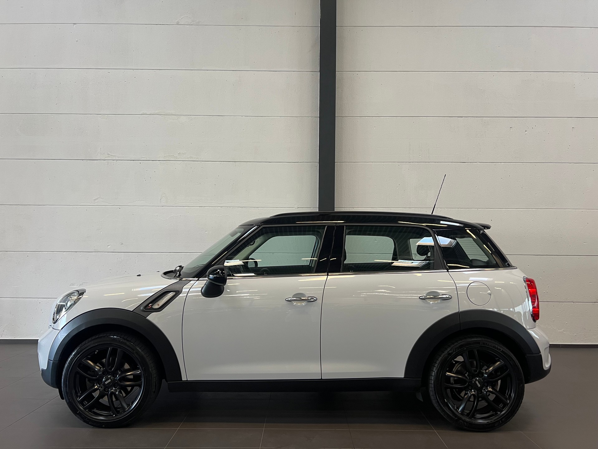 MINI Countryman Cooper S FWD Steptronic-image-8