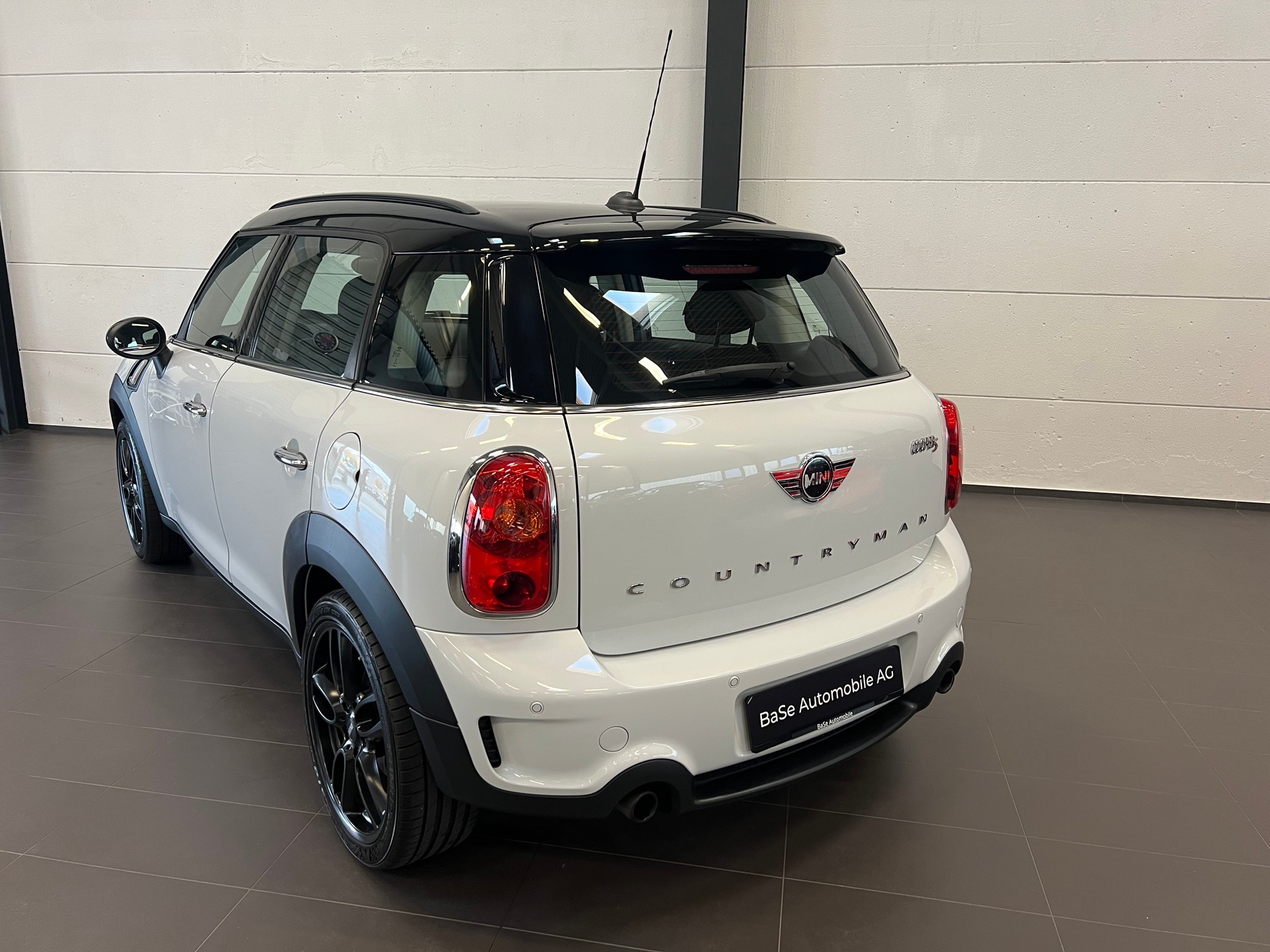 MINI Countryman Cooper S FWD Steptronic-image-13