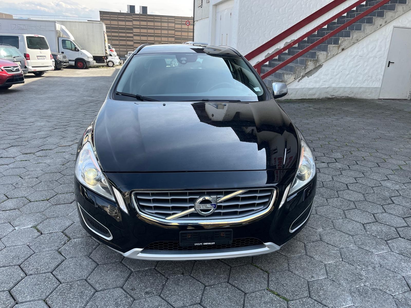VOLVO V60 D5 Kinetic Geartronic-showroom-element-2