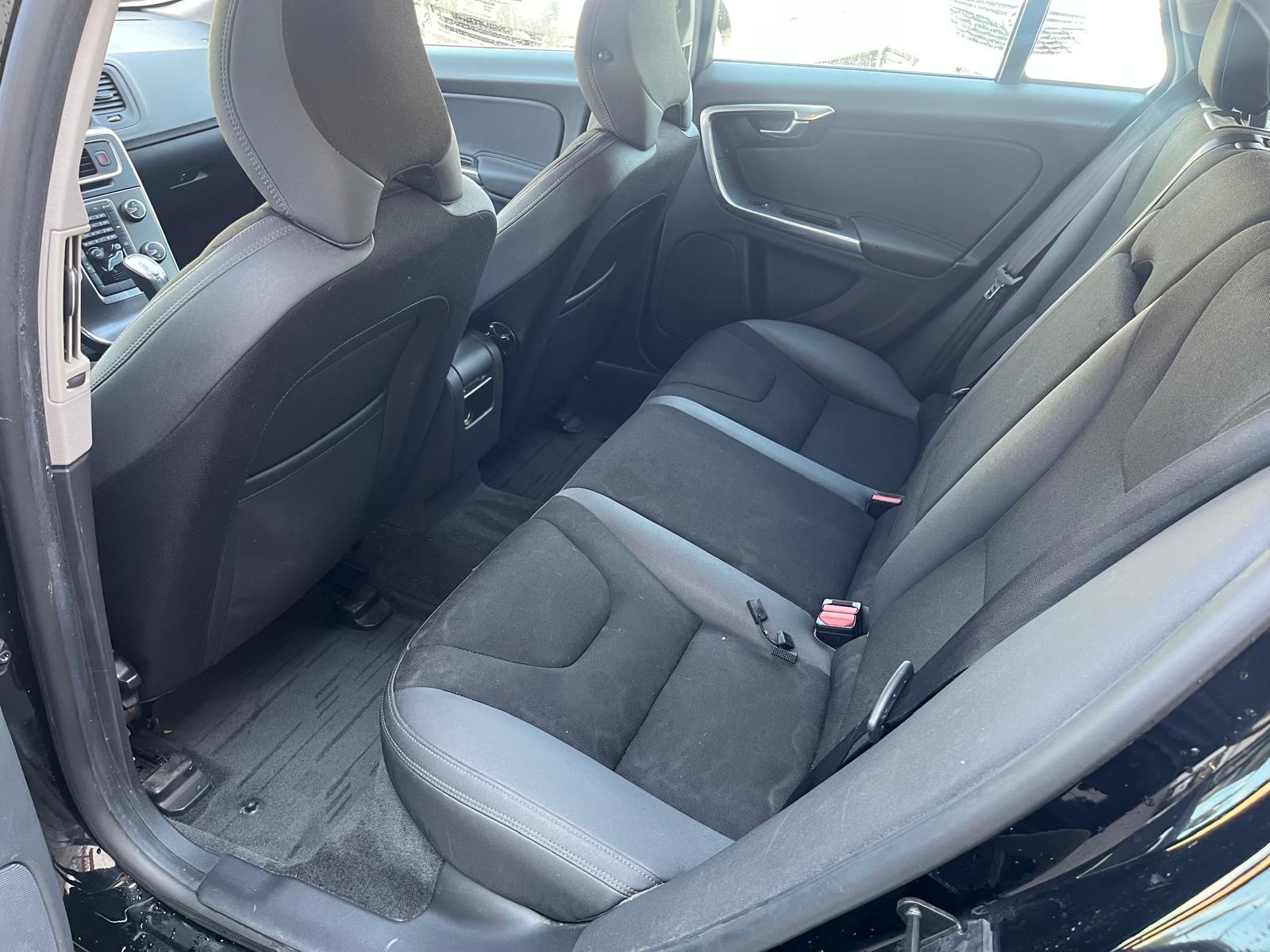 VOLVO V60 D5 Kinetic Geartronic-image-8