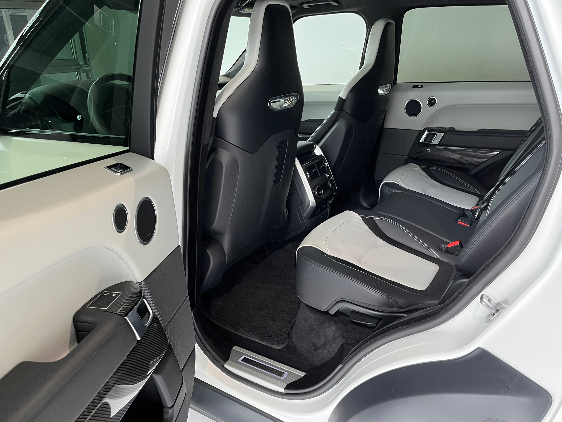LAND ROVER Range Rover Sport 575 5.0 V8 S/C SVR Automatic-image-5