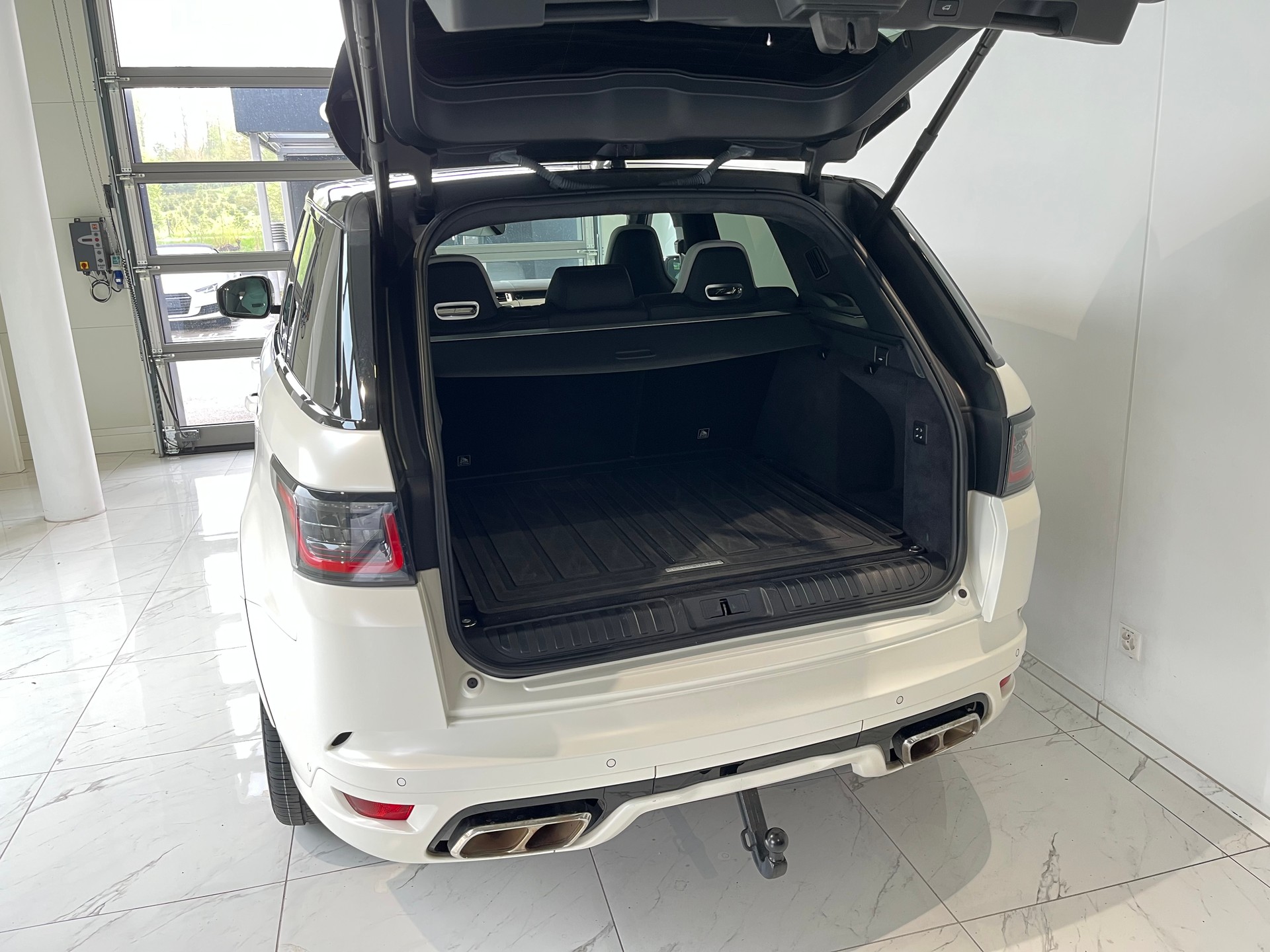 LAND ROVER Range Rover Sport 575 5.0 V8 S/C SVR Automatic-image-7