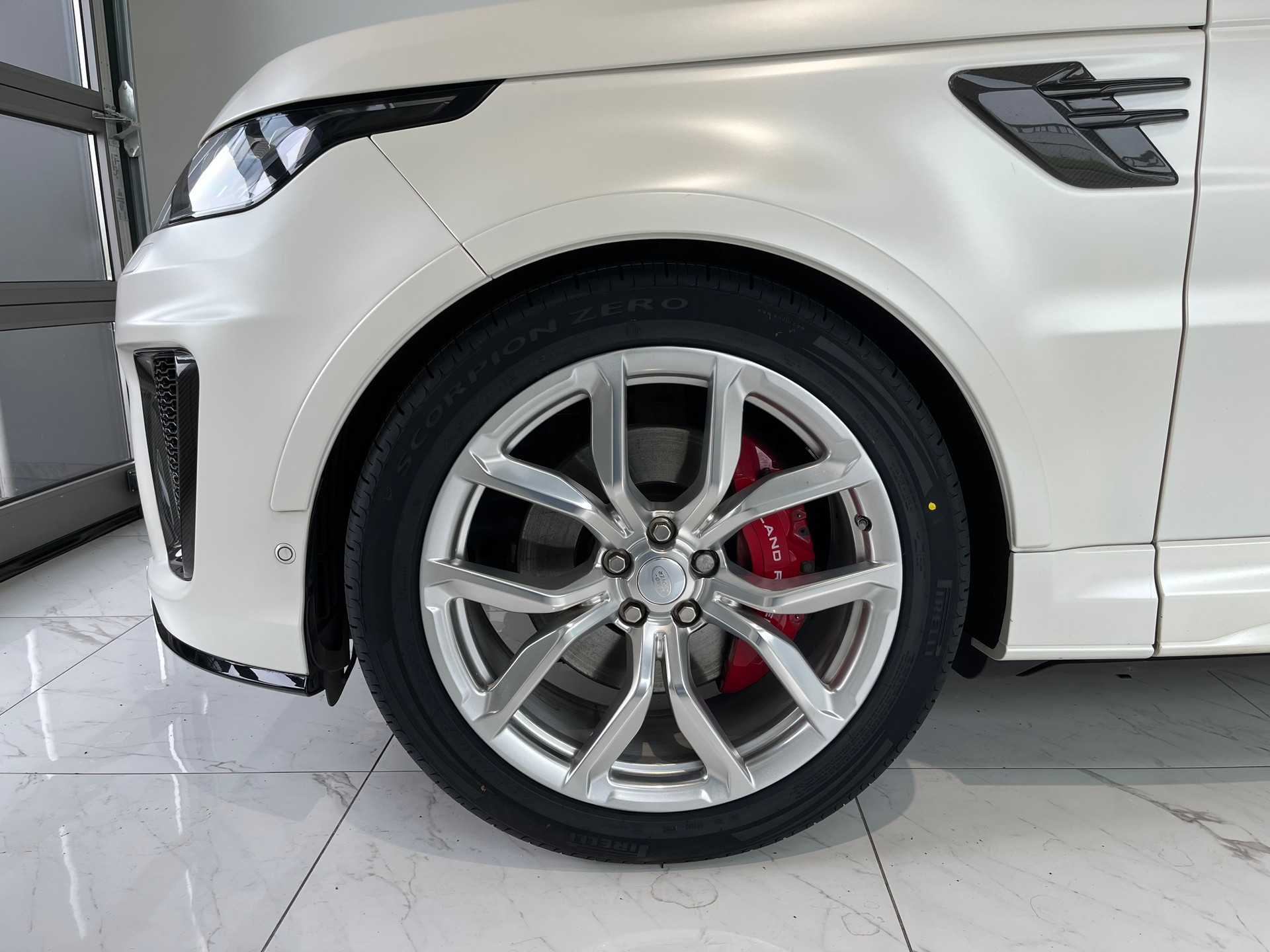 LAND ROVER Range Rover Sport 575 5.0 V8 S/C SVR Automatic-image-12