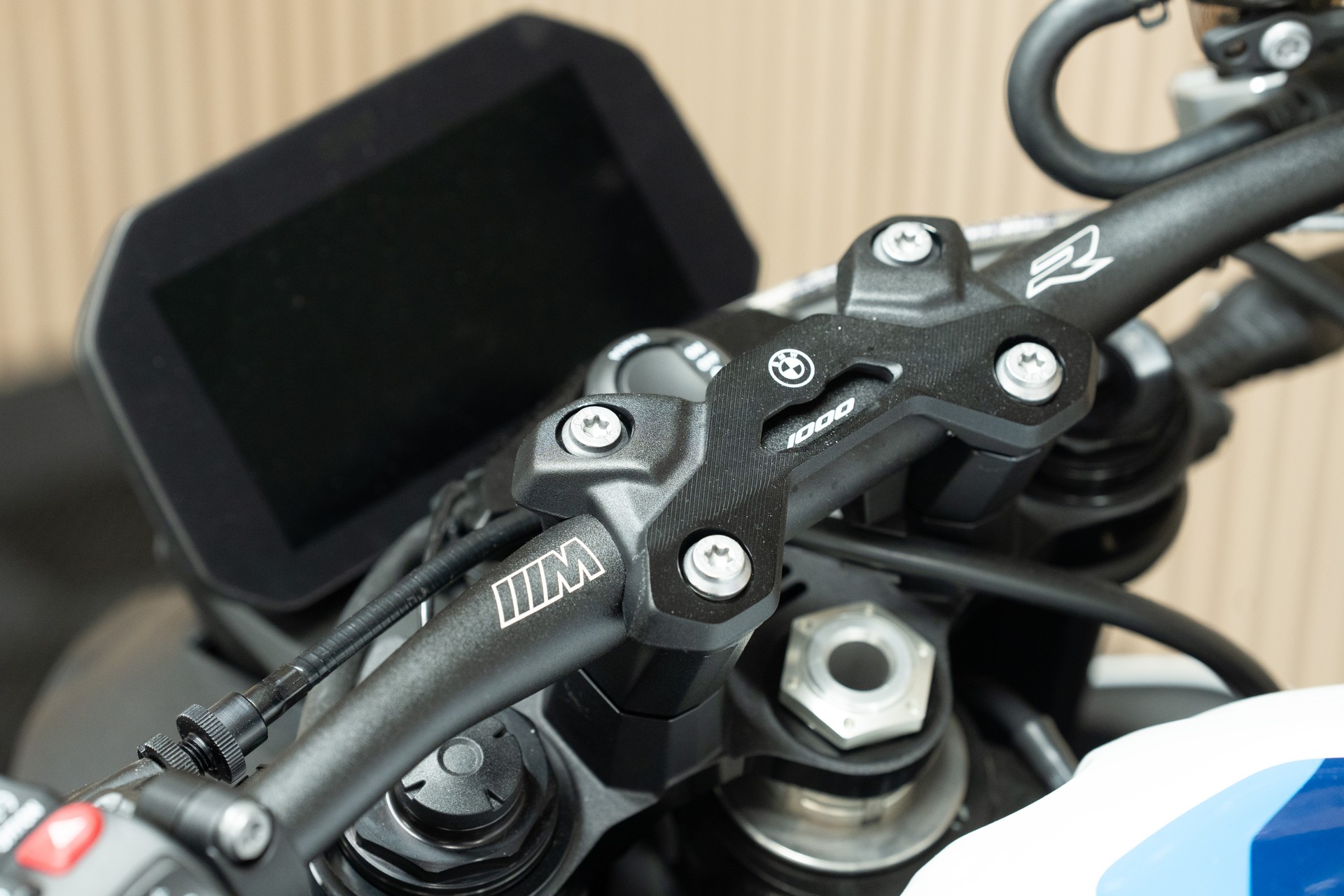 BMW M 1000 R mit 0.9% Leasing-showroom-element-2