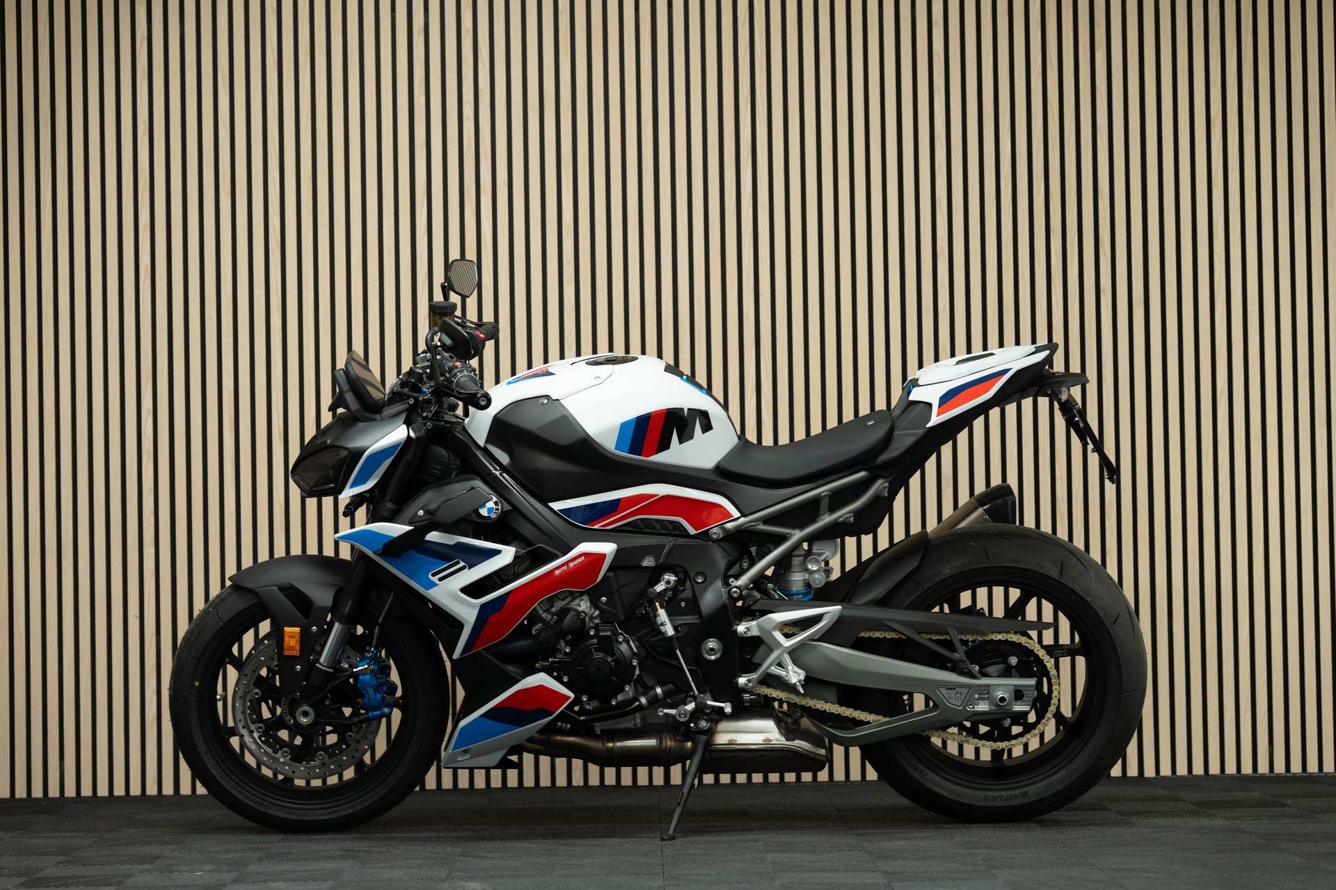 BMW M 1000 R mit 0.9% Leasing-showroom-element-1