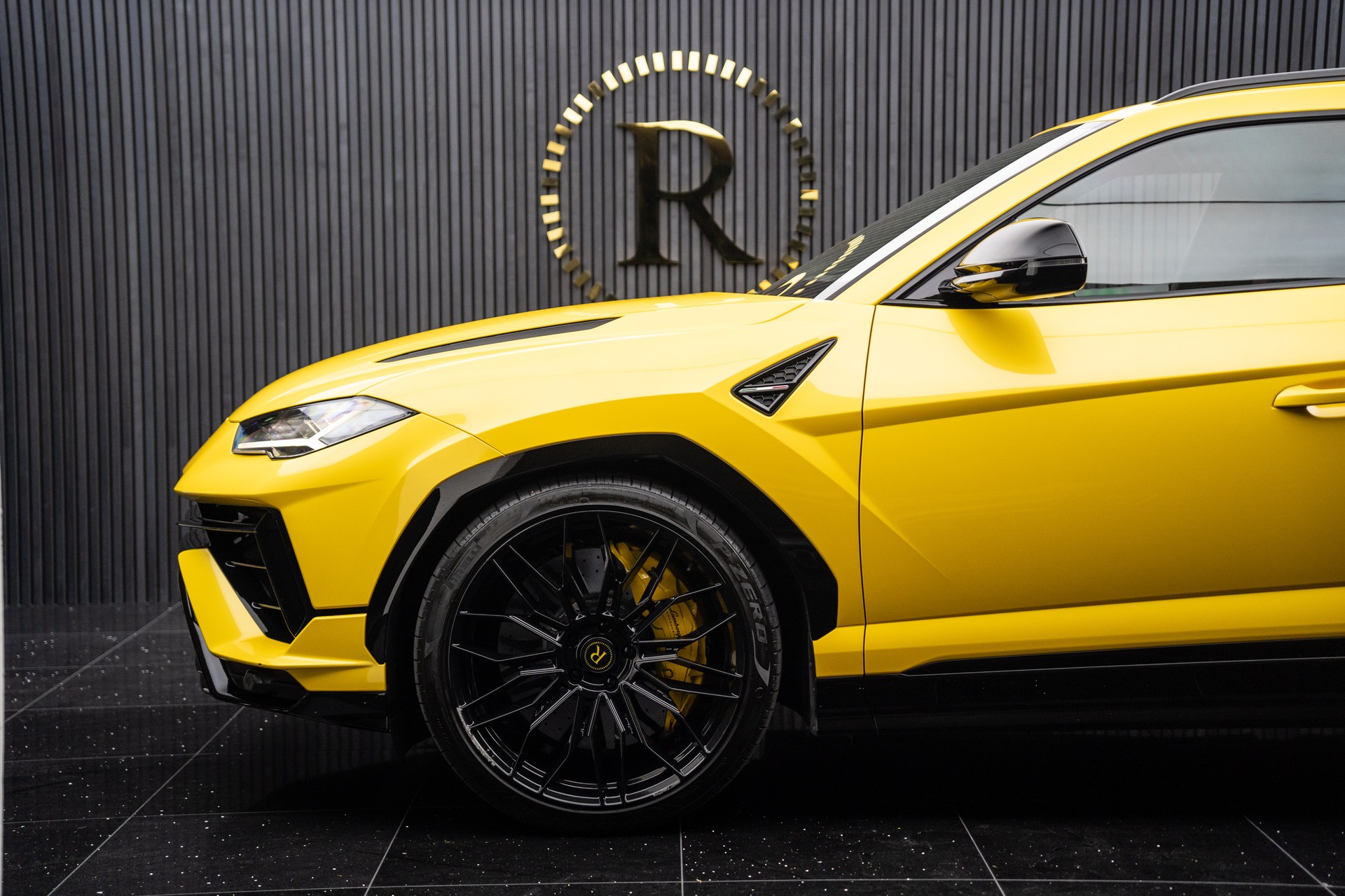 LAMBORGHINI Urus S-image-14