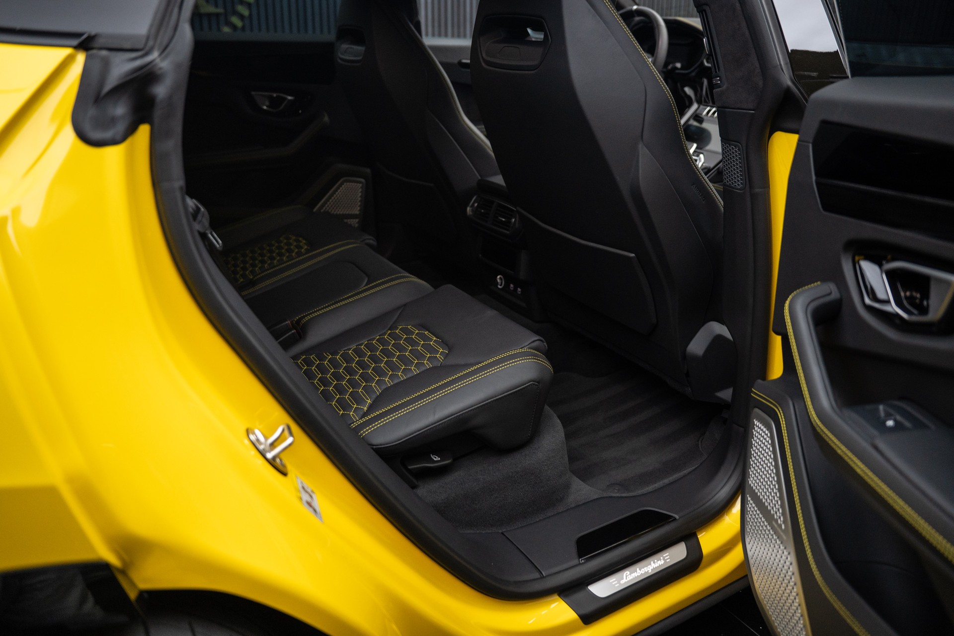 LAMBORGHINI Urus S-image-12
