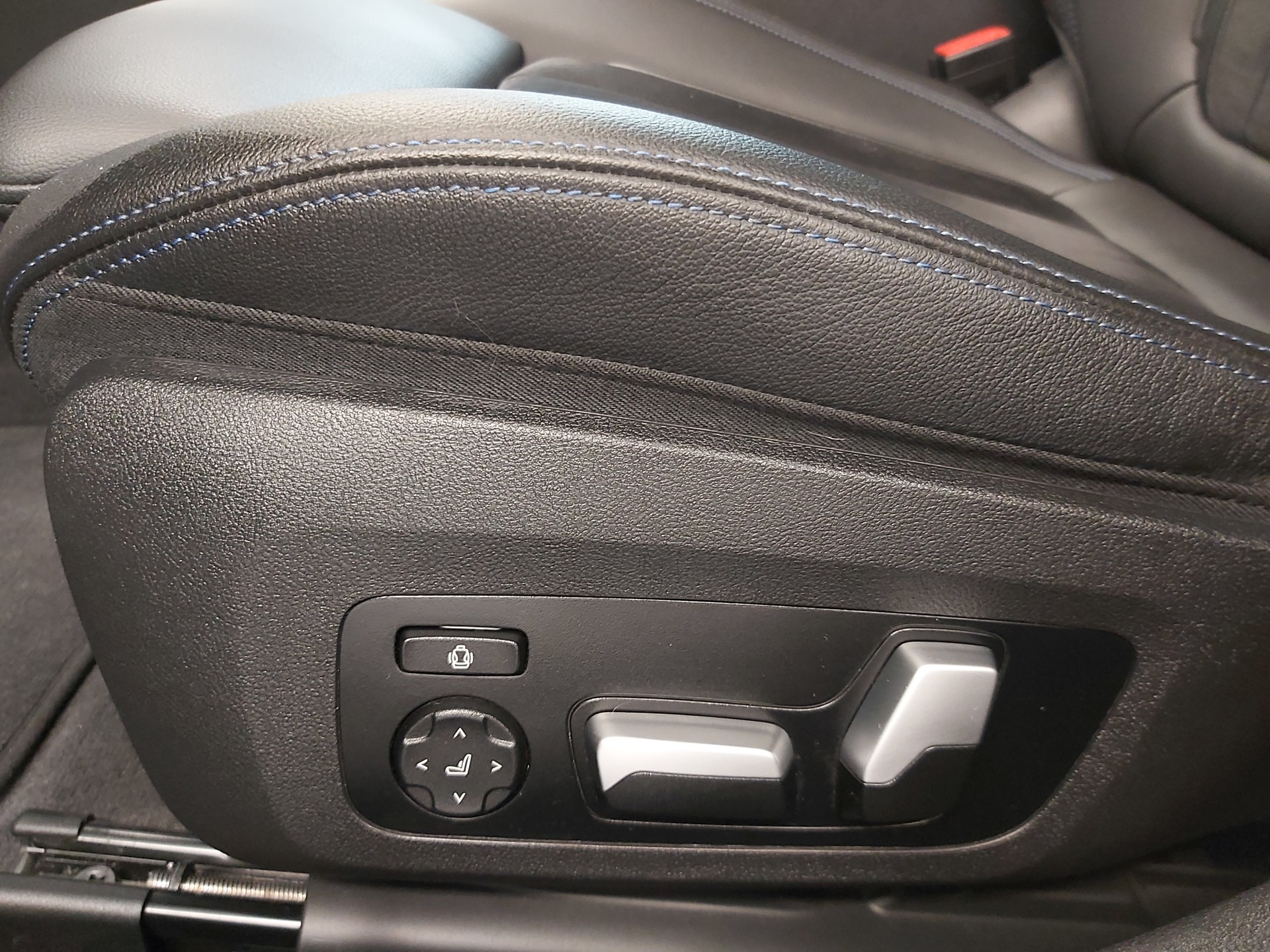 BMW 330e xDrive M Sport-image-19