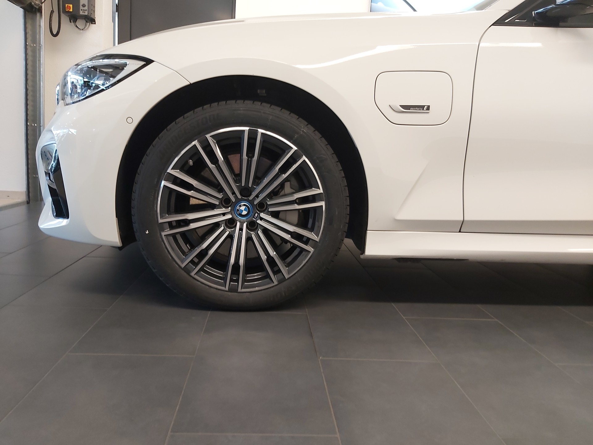 BMW 330e xDrive M Sport-image-2