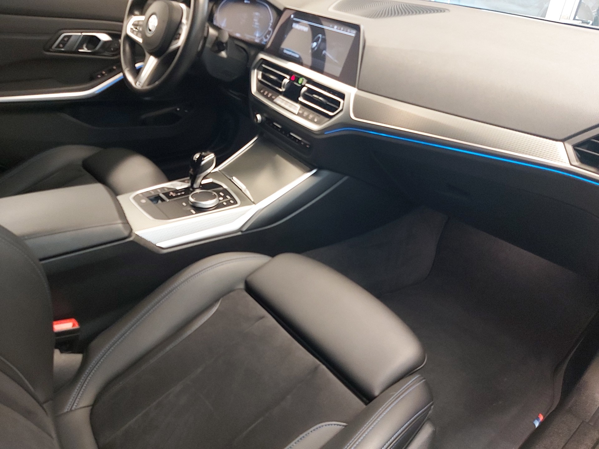 BMW 330e xDrive M Sport-image-11