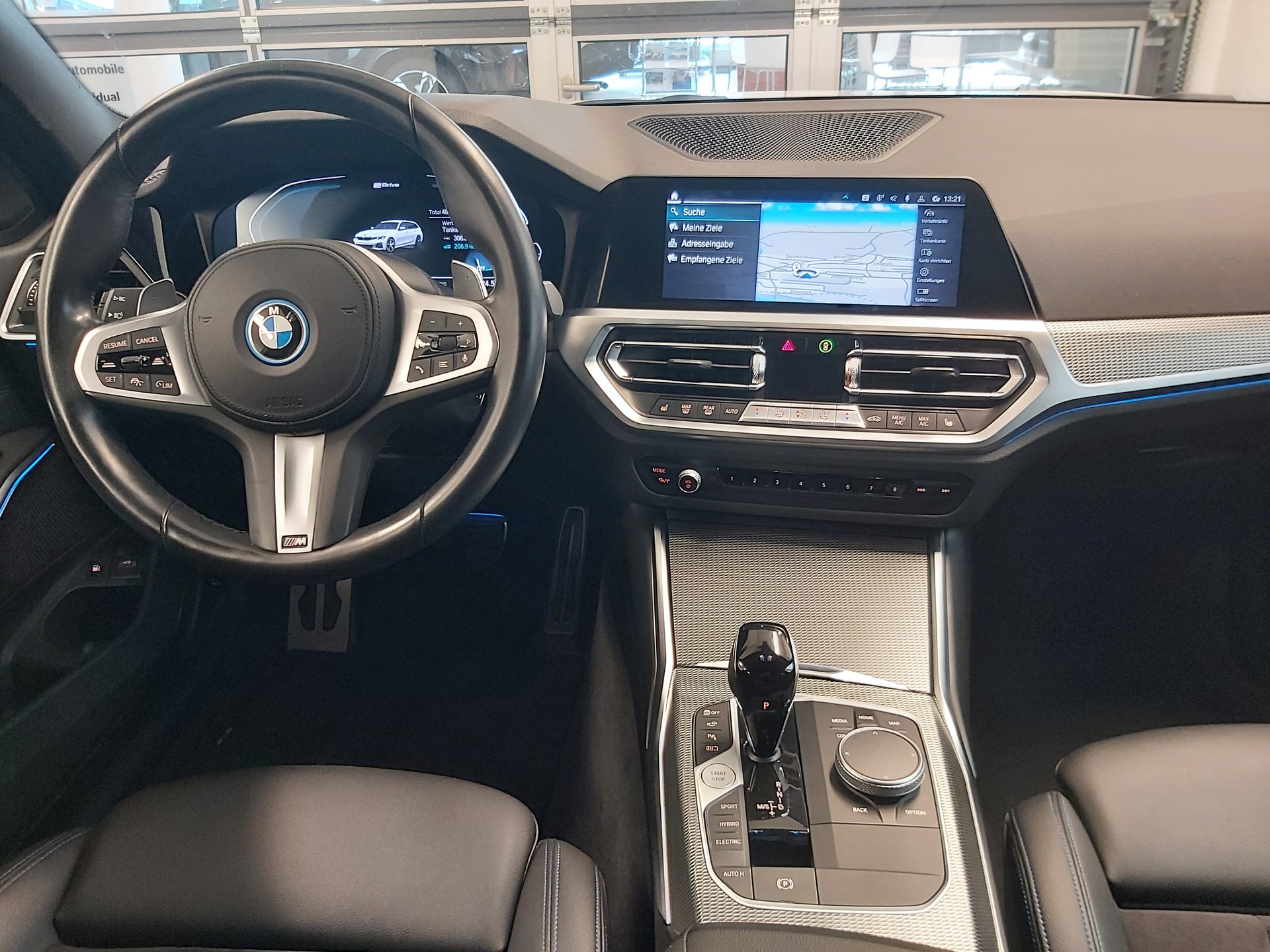 BMW 330e xDrive M Sport-image-13