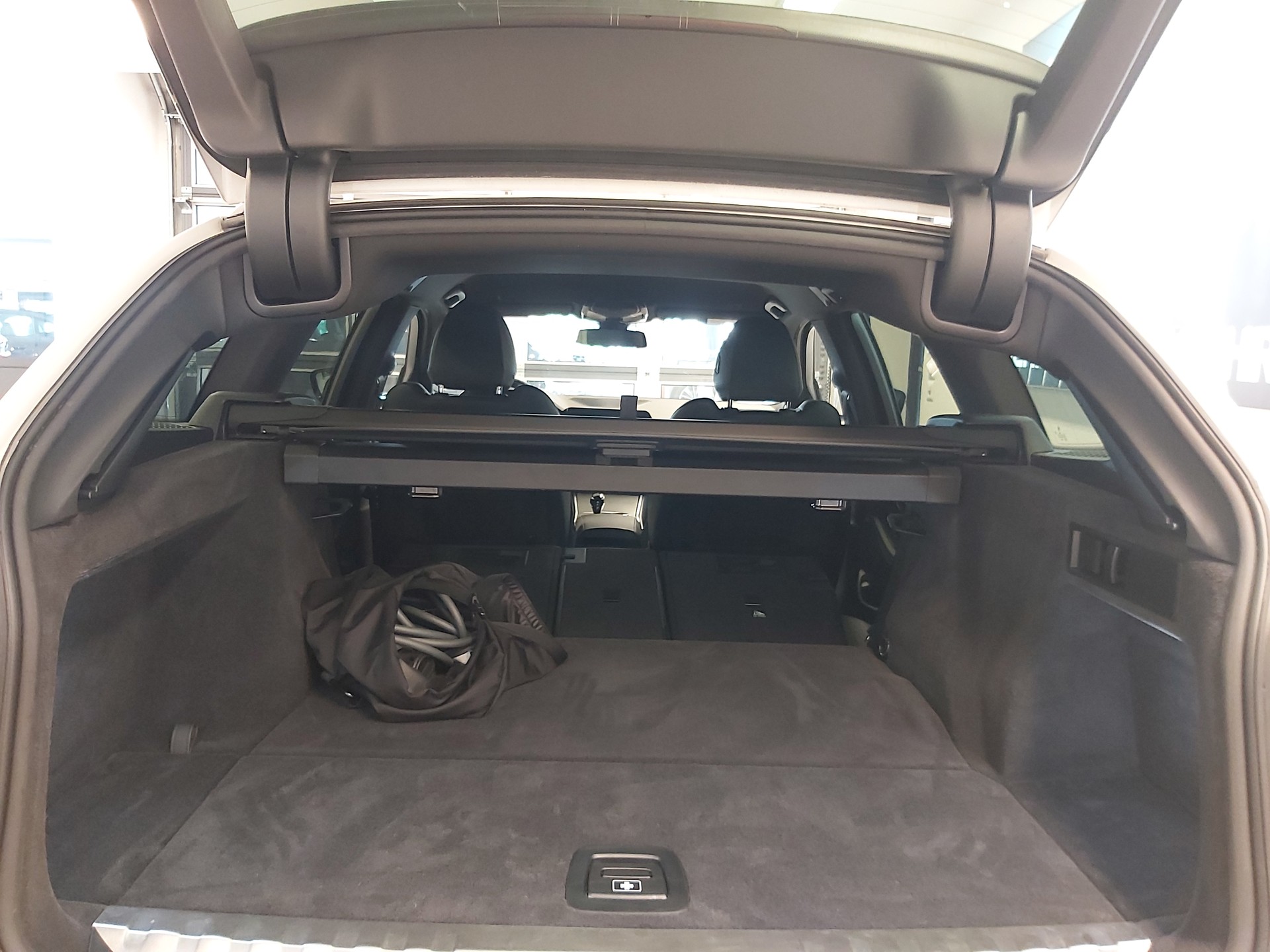 BMW 330e xDrive M Sport-image-9