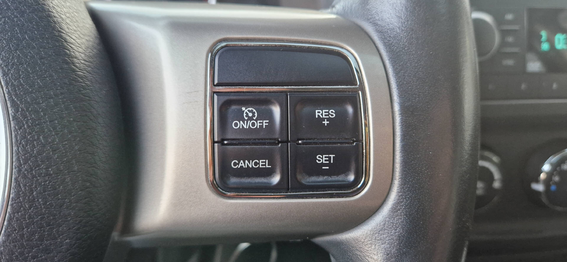 JEEP Compass 2.4 Limited CVT-image-8