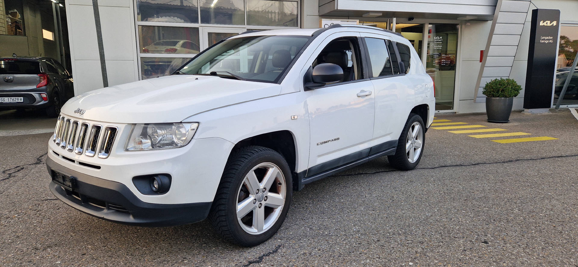 JEEP Compass 2.4 Limited CVT-image-1