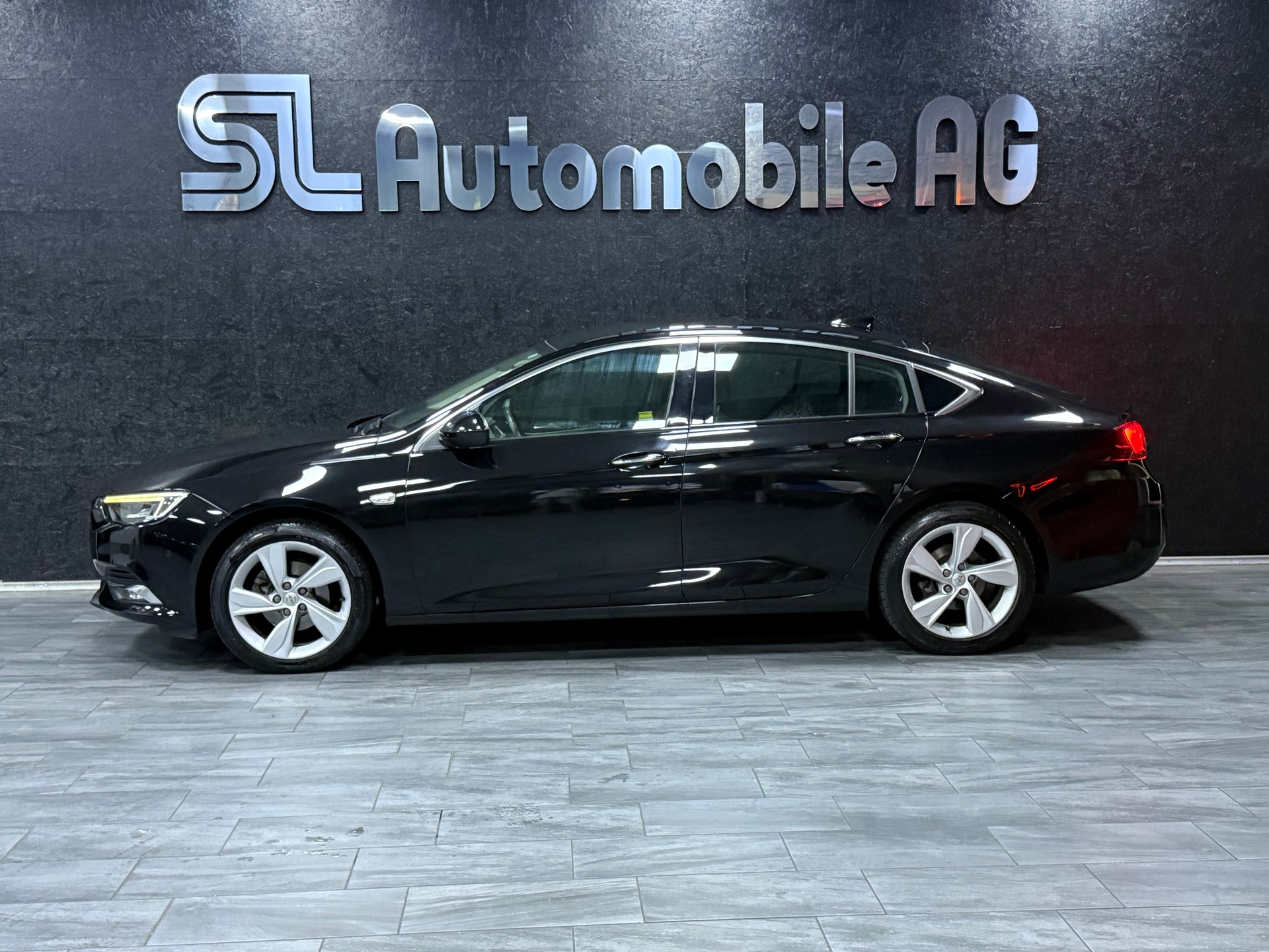 OPEL Insignia 1.5 T Grand Sport Excellence Automatic-image-2