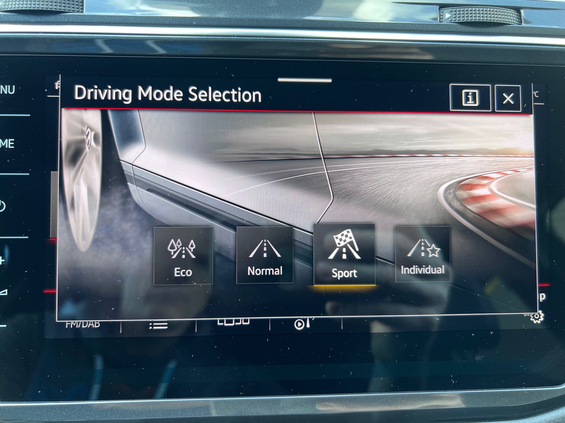VW Tiguan 2.0 TDI SCR R-Line 4Motion DSG-image-7