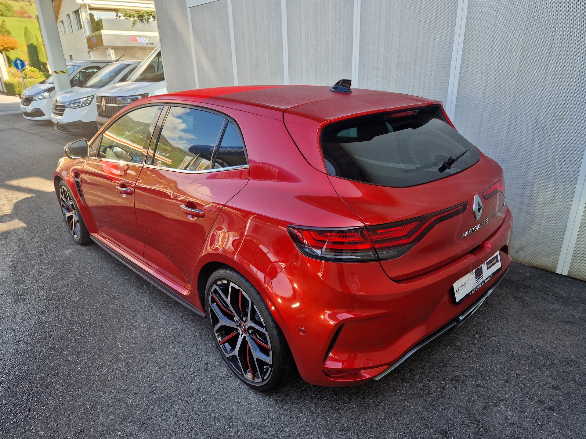 RENAULT MEGANE-showroom-element-2
