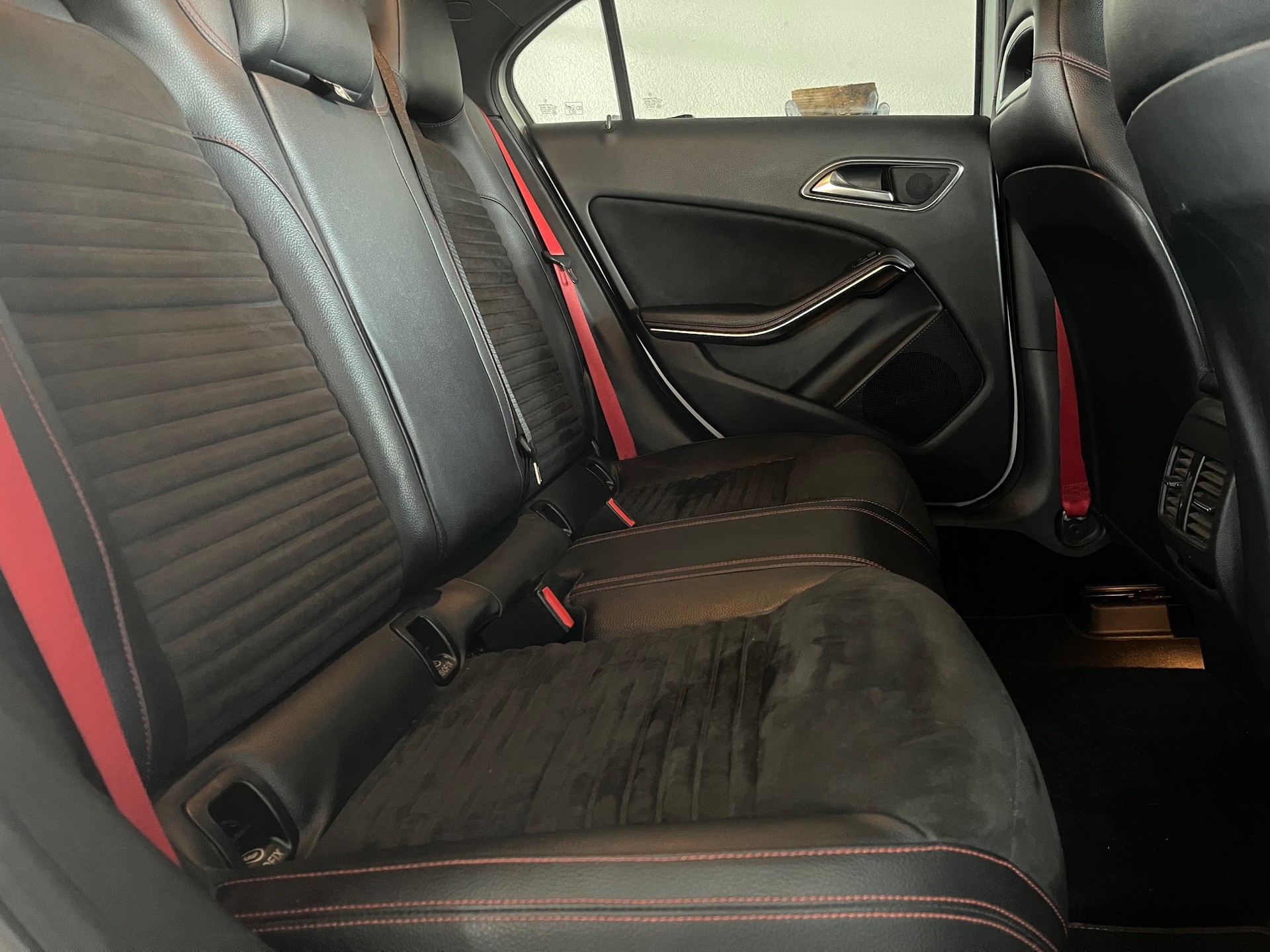 MERCEDES-BENZ A 250 AMG Sport 7G-DCT-image-10