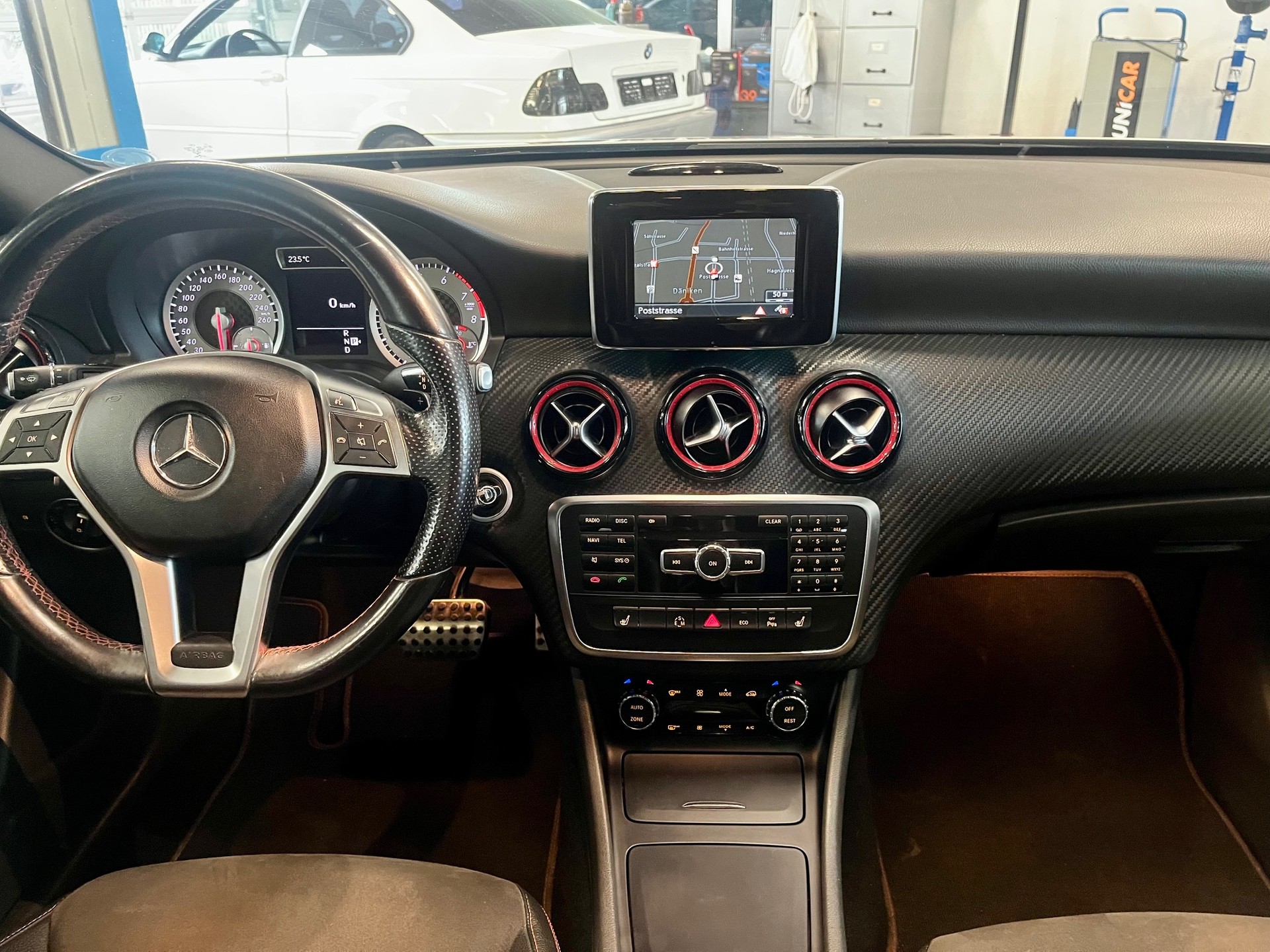 MERCEDES-BENZ A 250 AMG Sport 7G-DCT-image-6