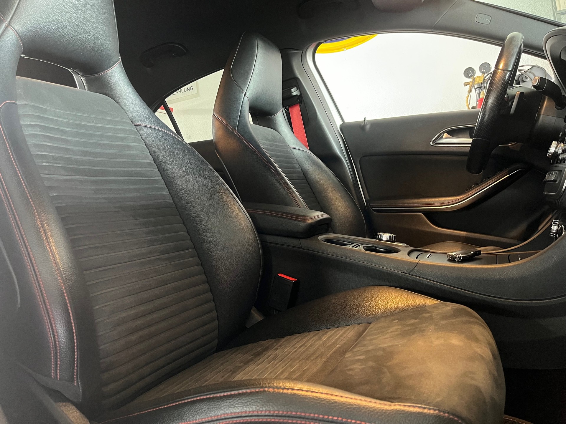 MERCEDES-BENZ A 250 AMG Sport 7G-DCT-image-11