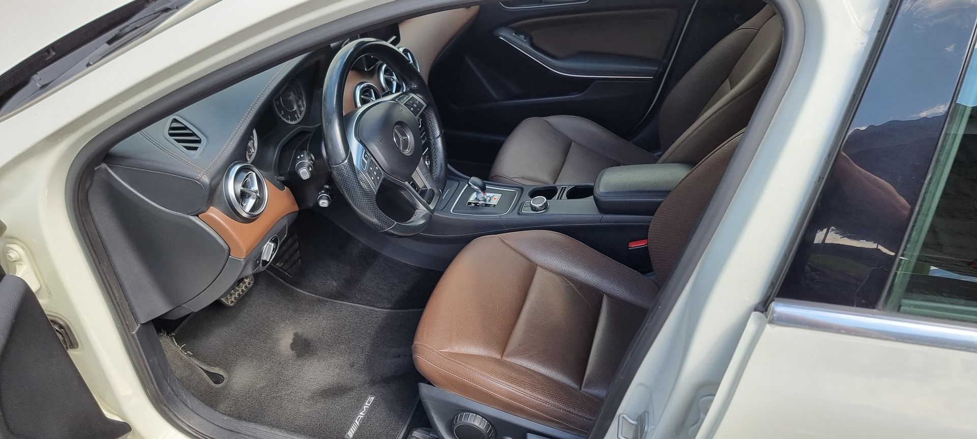 MERCEDES-BENZ A 45 AMG 4Matic-image-8