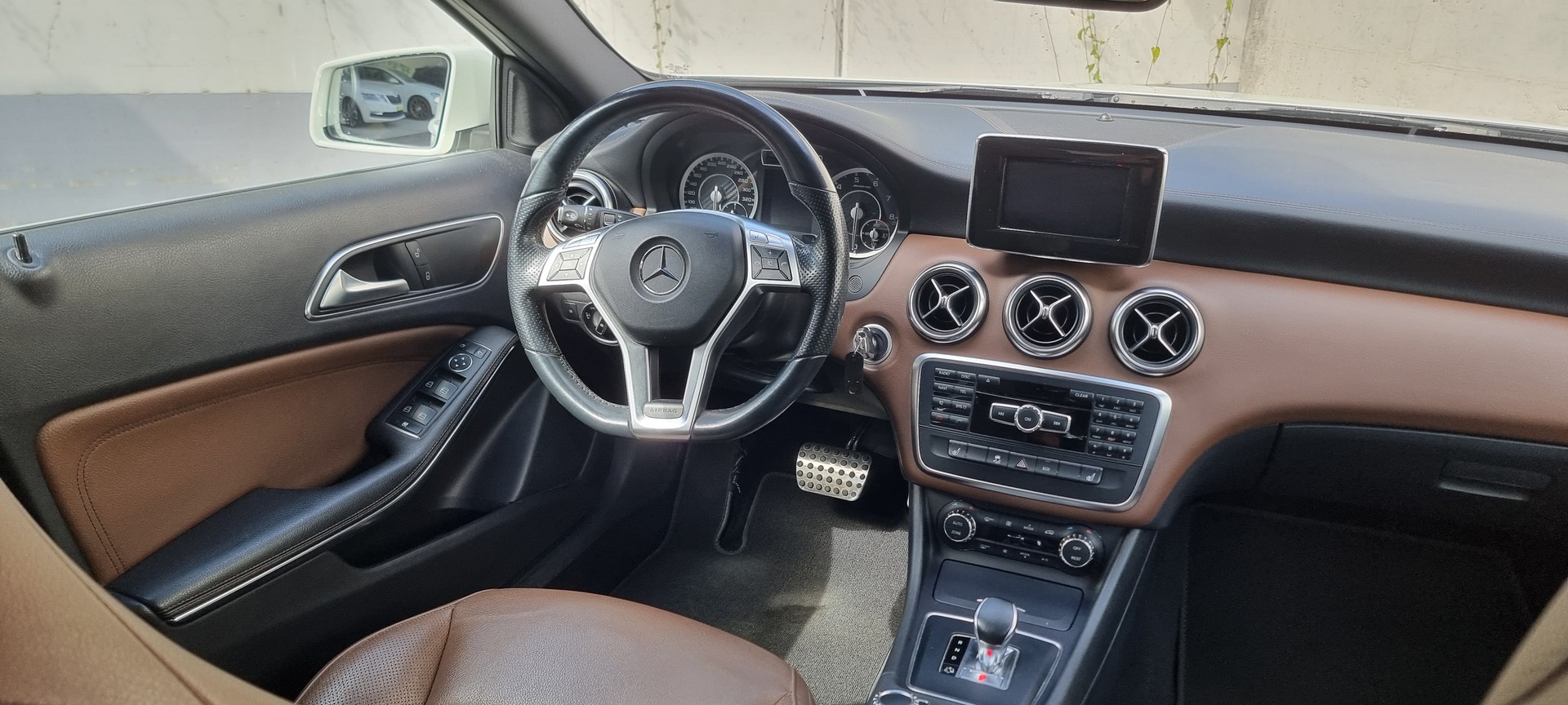 MERCEDES-BENZ A 45 AMG 4Matic-image-7