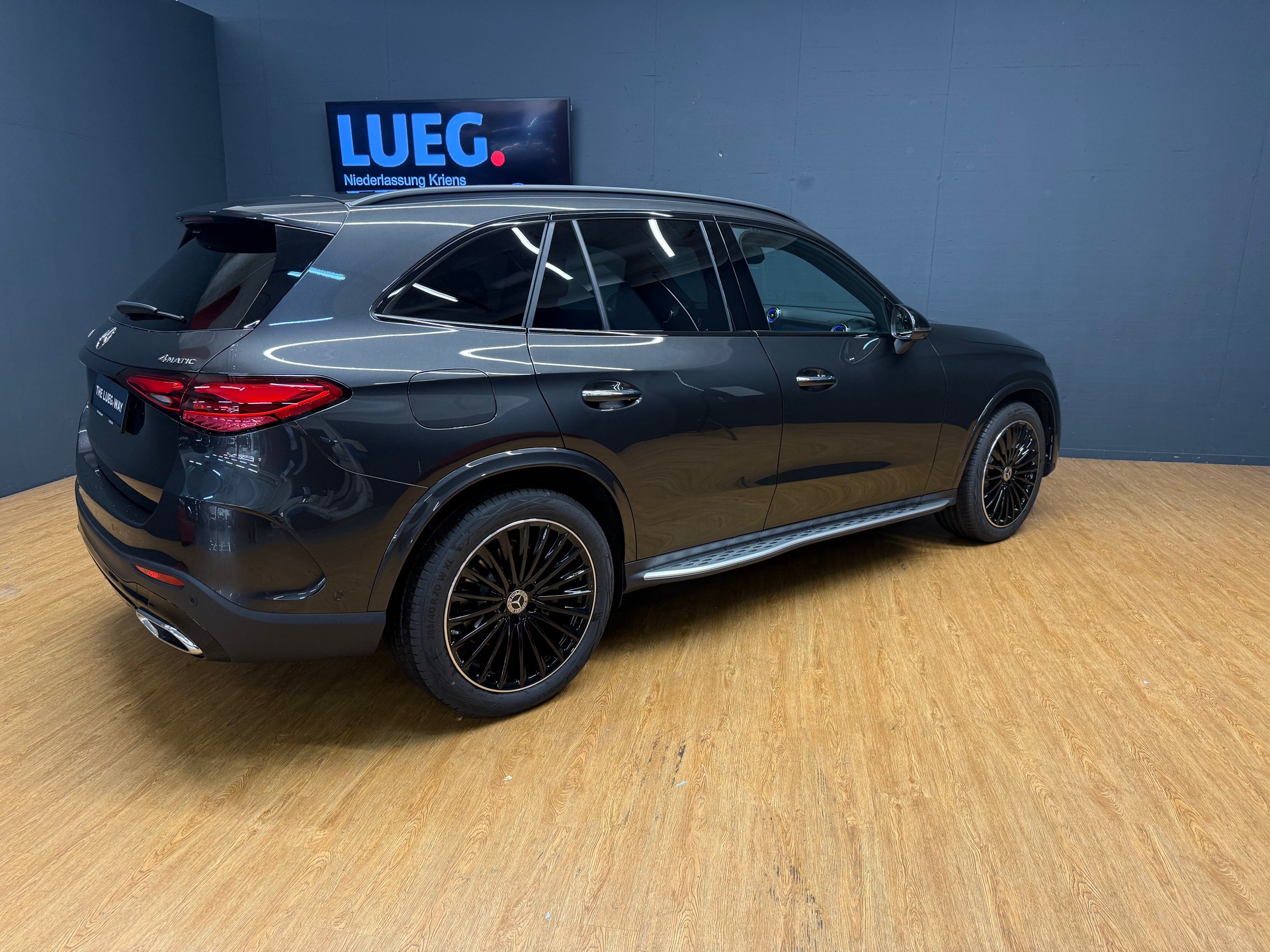 MERCEDES-BENZ GLC 300 d 4M - AMG / DISTRONIC / 360 Grad Kamera-image-7