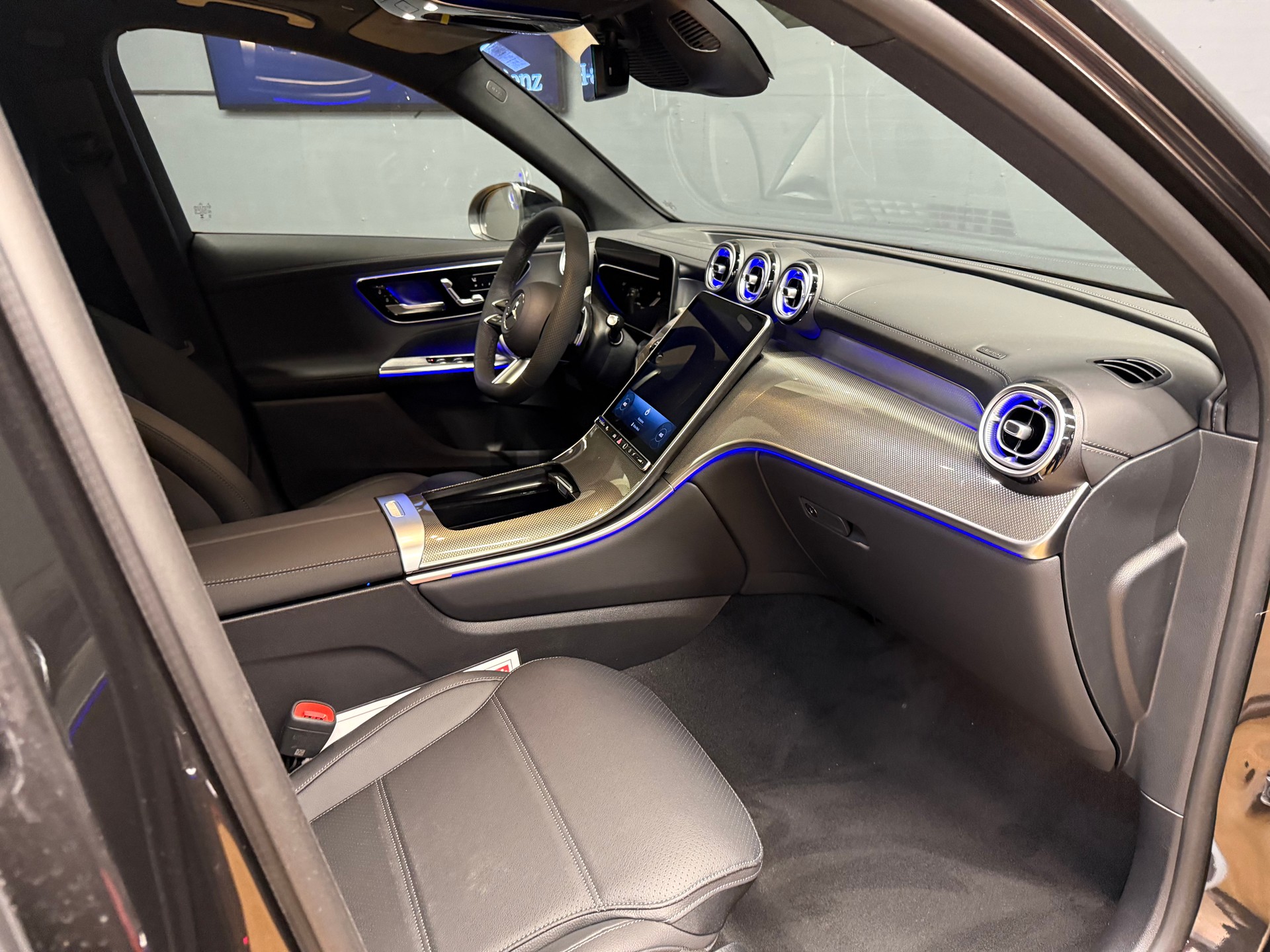 MERCEDES-BENZ GLC 300 d 4M - AMG / DISTRONIC / 360 Grad Kamera-image-13
