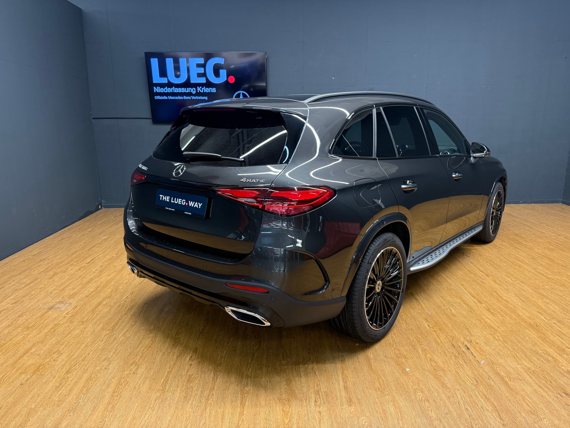 MERCEDES-BENZ GLC 300 d 4M - AMG / DISTRONIC / 360 Grad Kamera-image-8