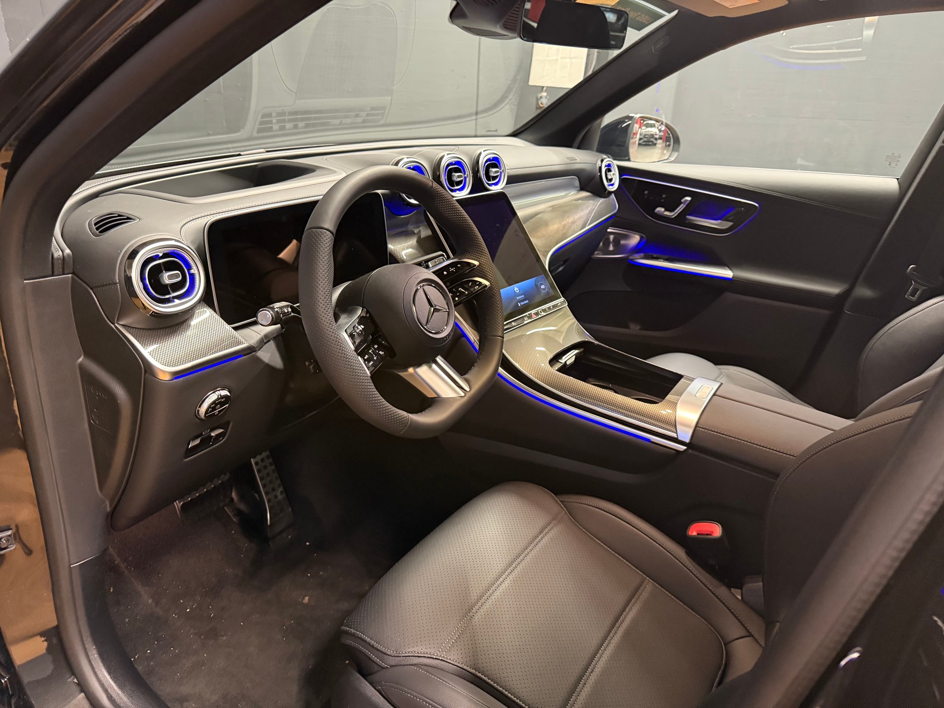 MERCEDES-BENZ GLC 300 d 4M - AMG / DISTRONIC / 360 Grad Kamera-image-14