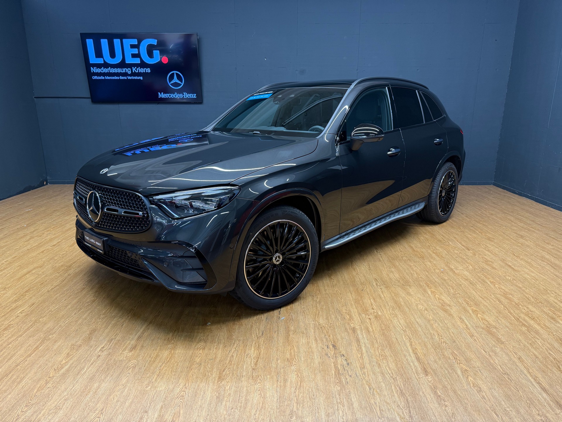 MERCEDES-BENZ GLC 300 d 4M - AMG / DISTRONIC / 360 Grad Kamera-image-0